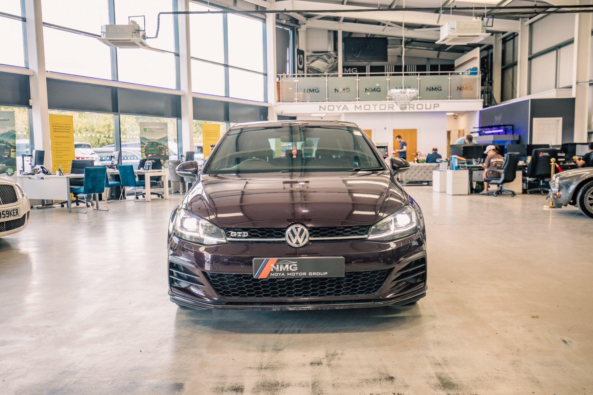 Volkswagen Golf view 23