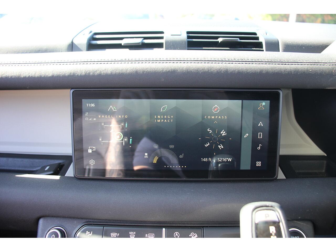 Land Rover Defender view 23