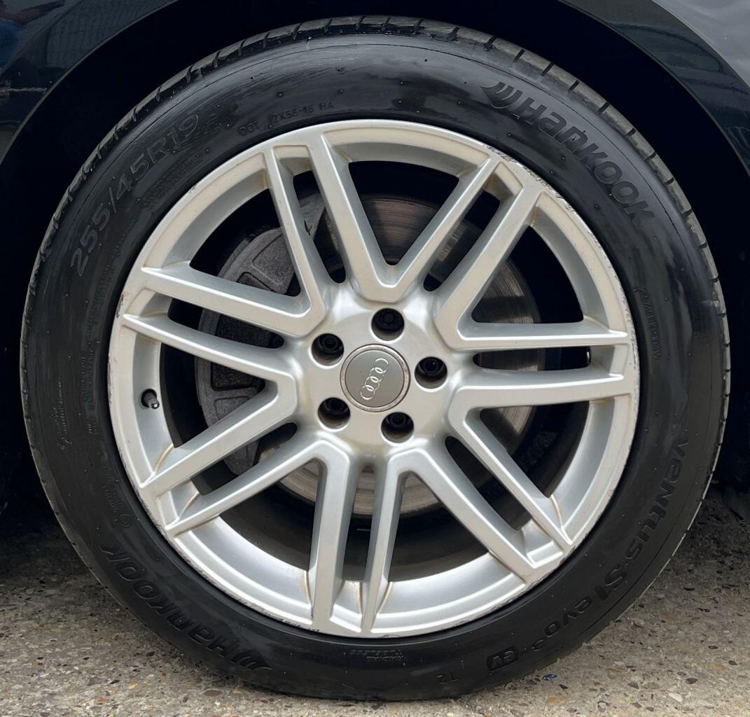 Audi A8 view 12