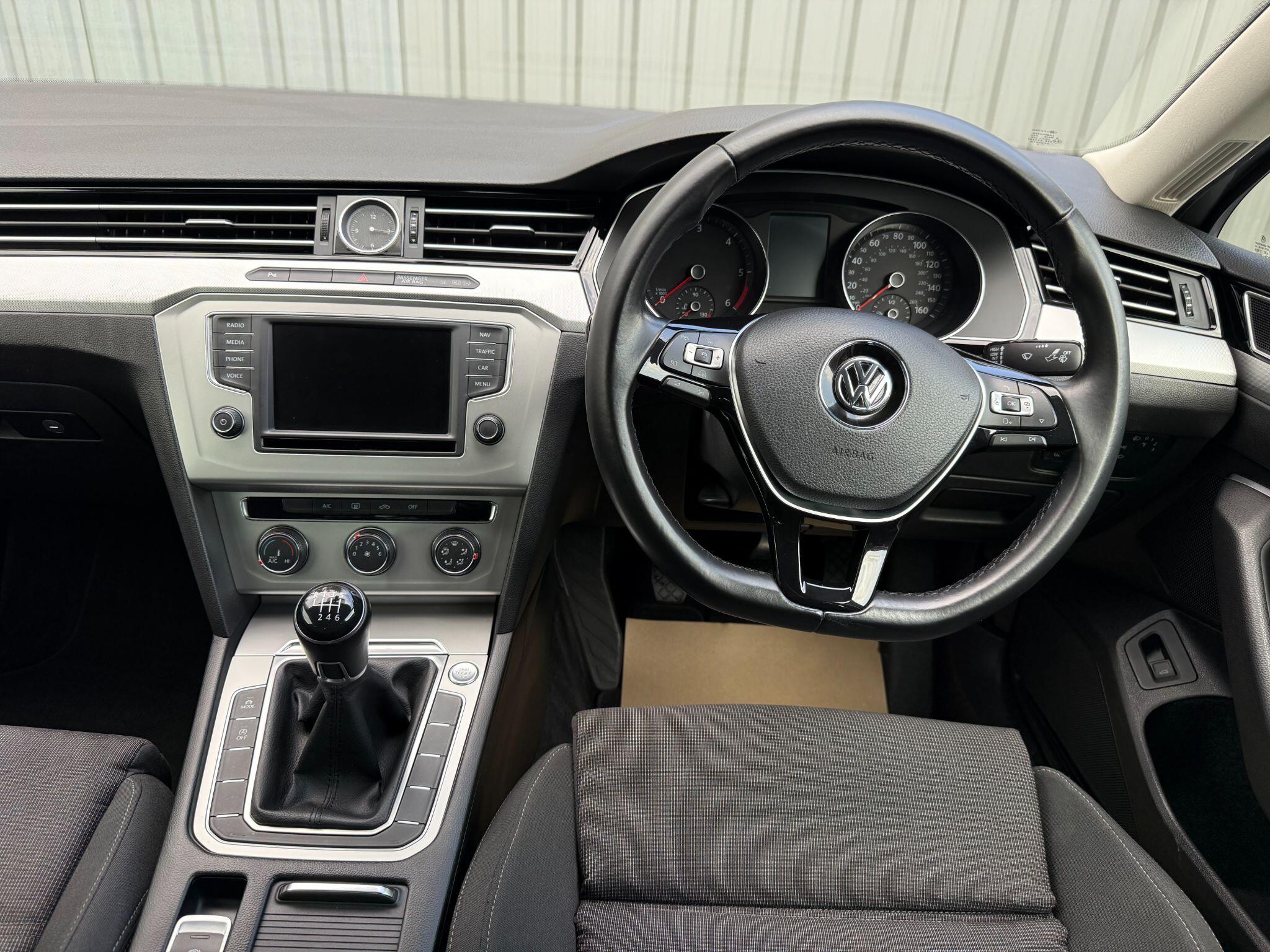 Volkswagen Passat view 23