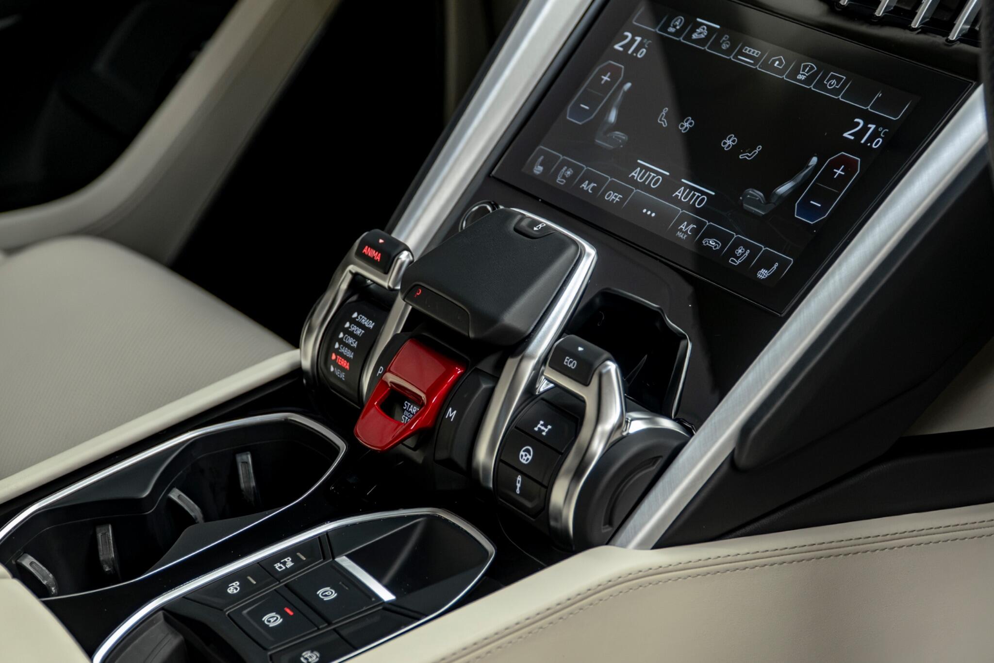 Lamborghini Urus view 35