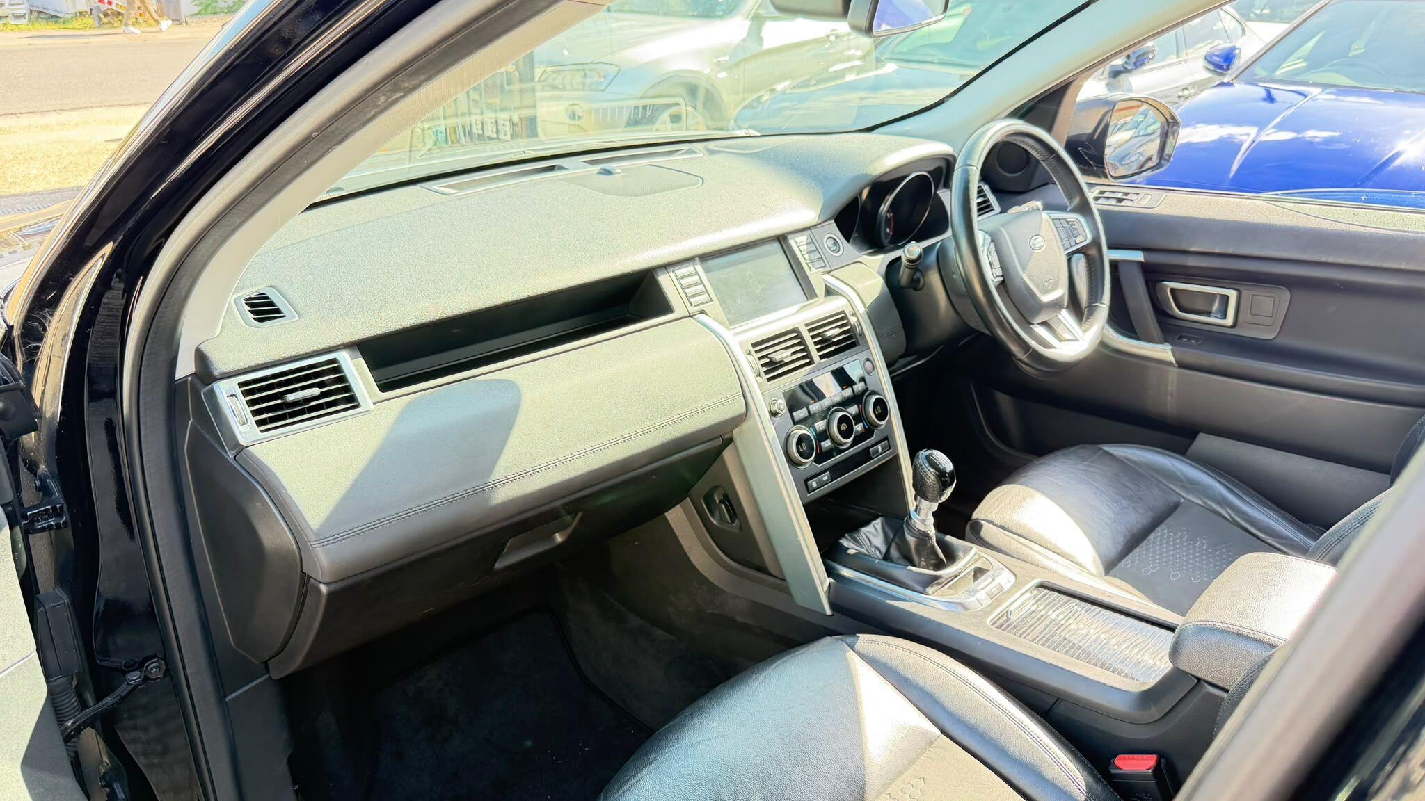 Land Rover Discovery Sport view 9