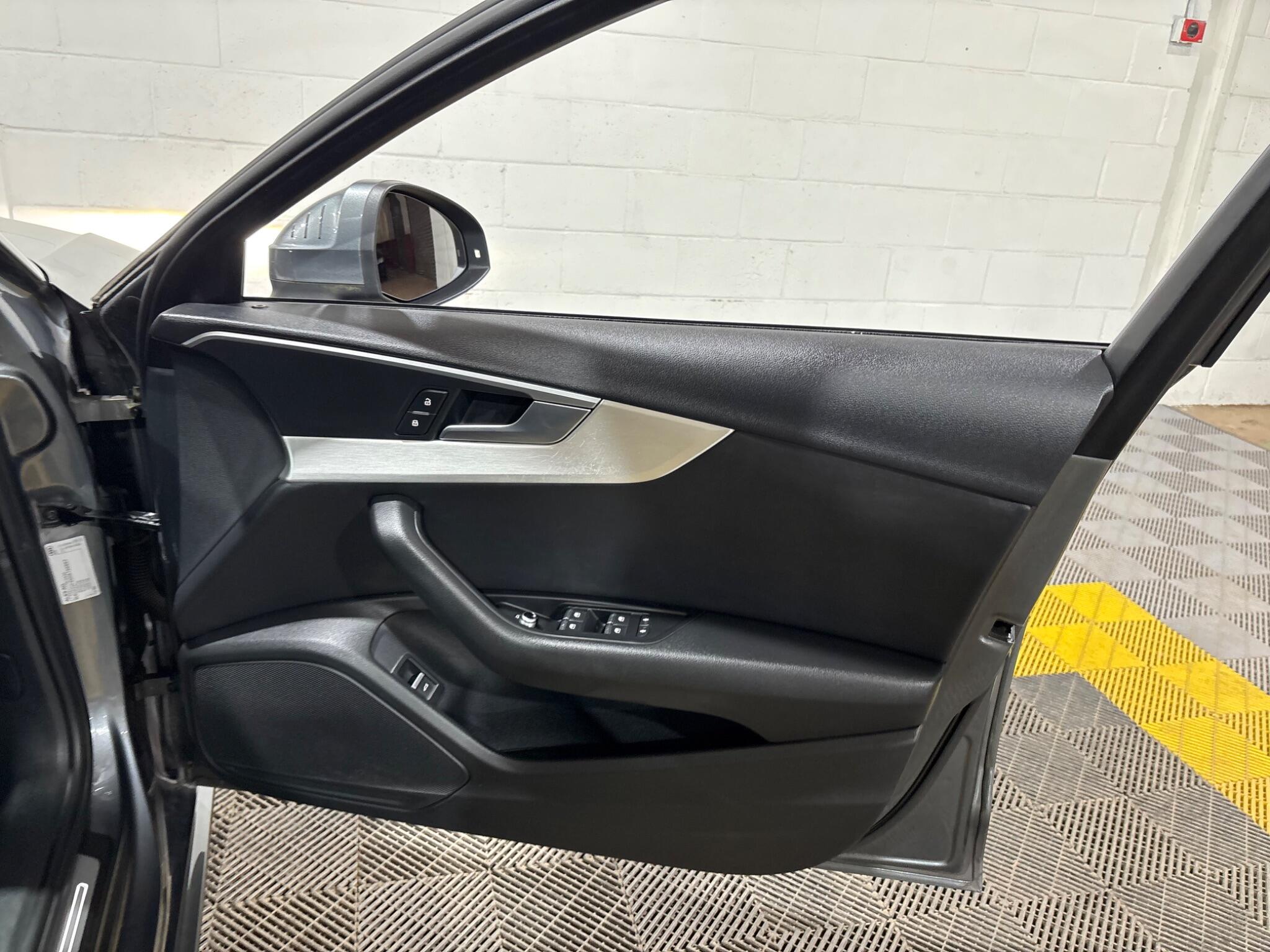 Audi A4 view 35