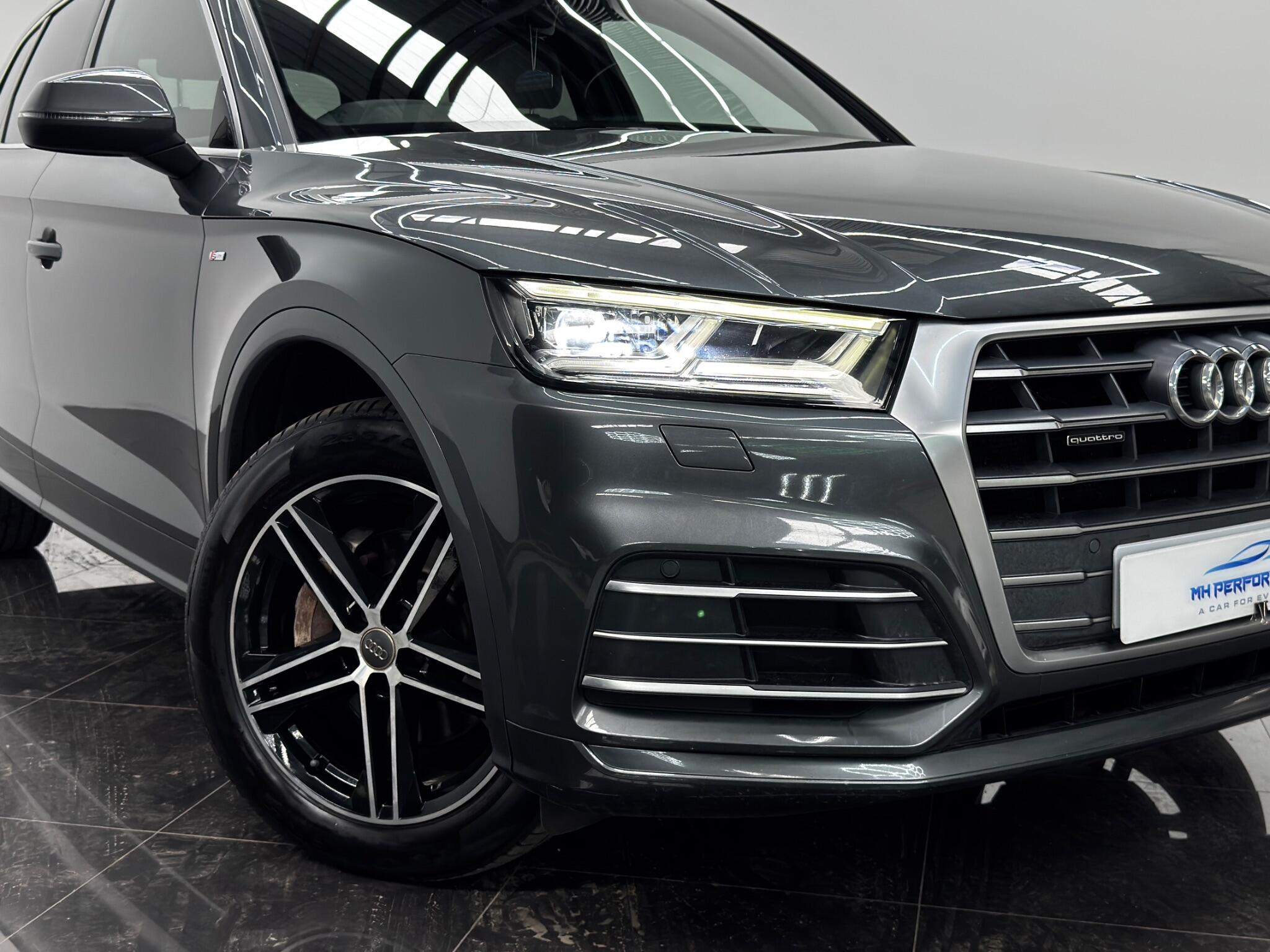 Audi Q5 view 11