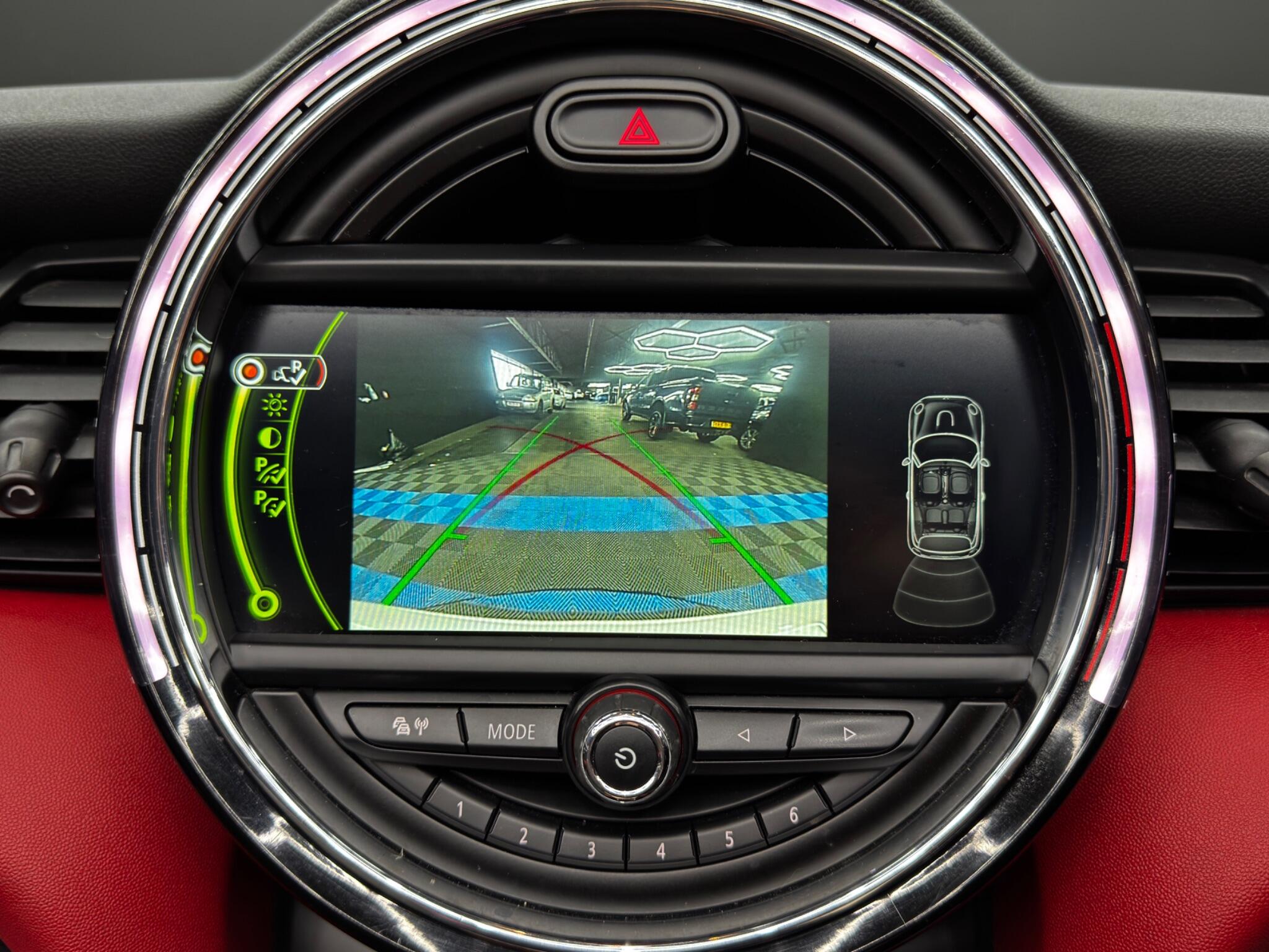 Mini Convertible view 36