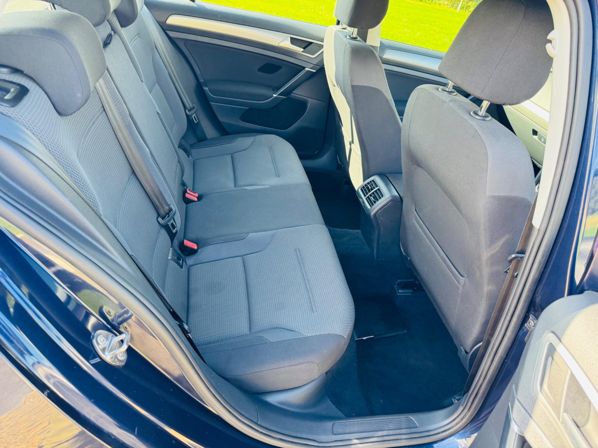 2015 Volkswagen Golf image 14