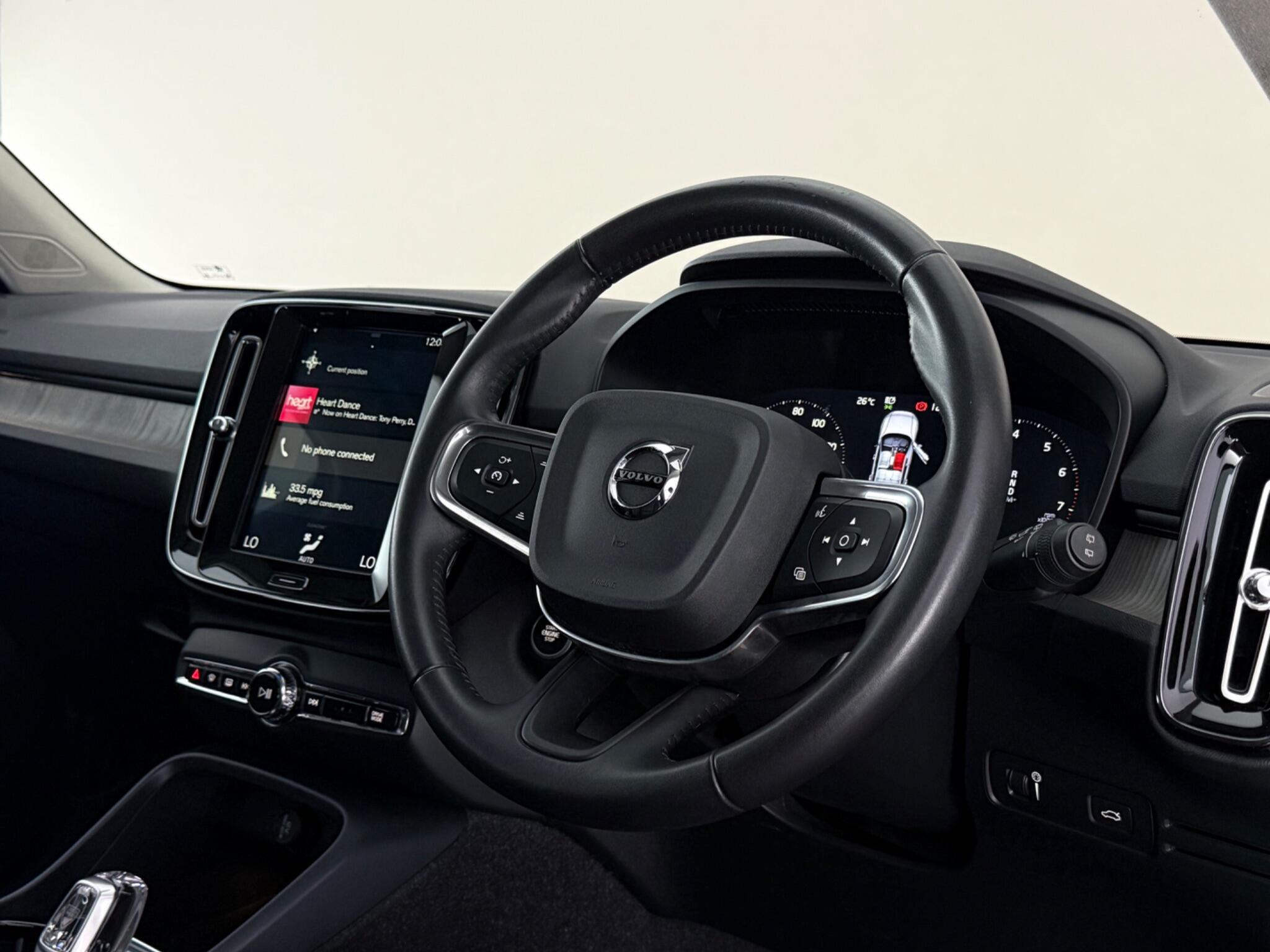 Volvo XC40 view 3
