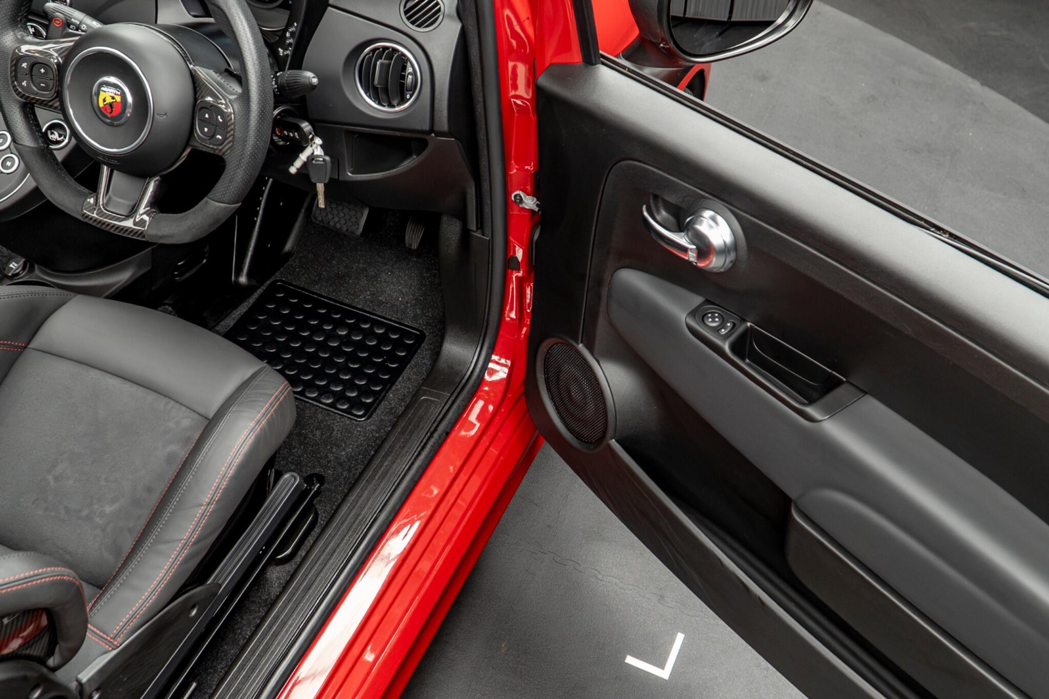Abarth 695C view 30
