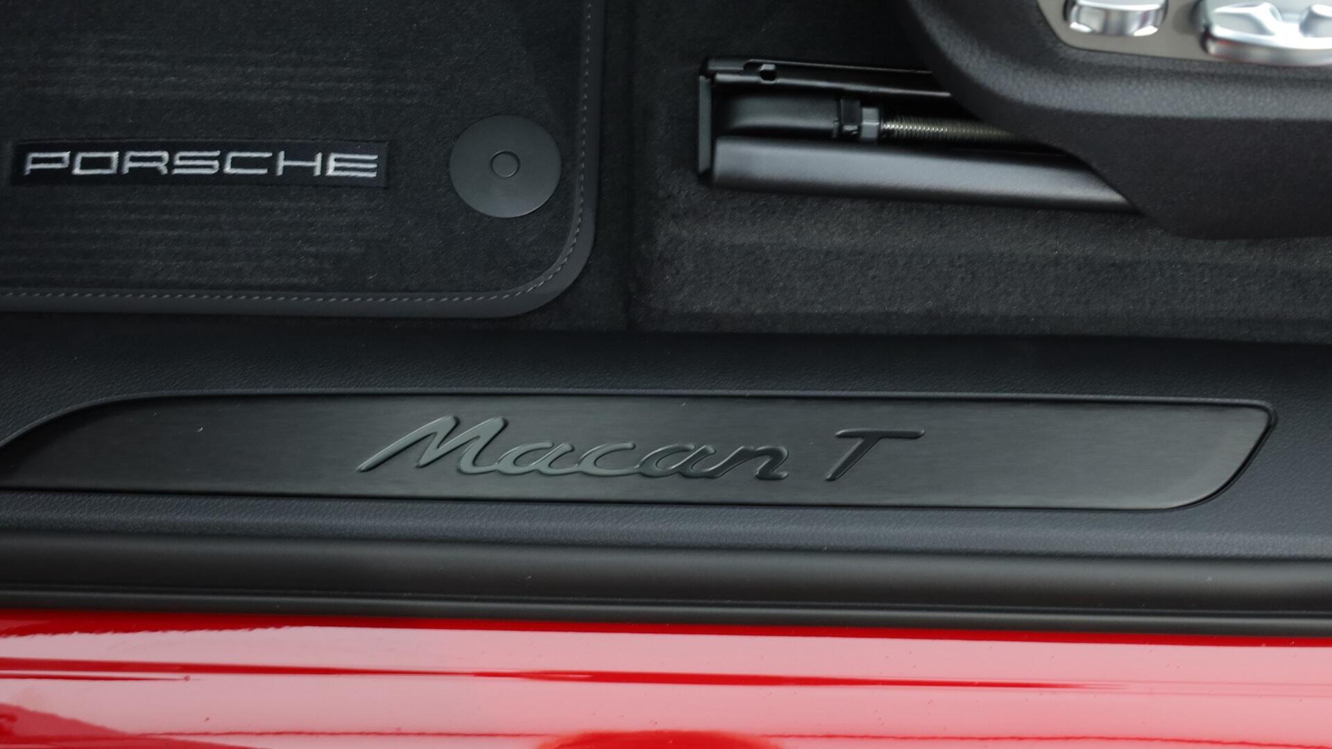 Porsche Macan view 24