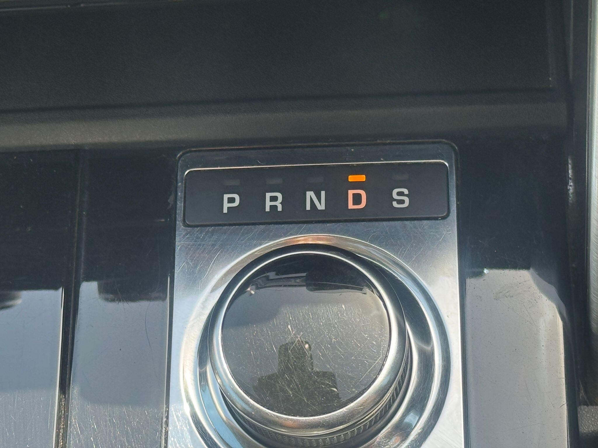 Land Rover Discovery view 28