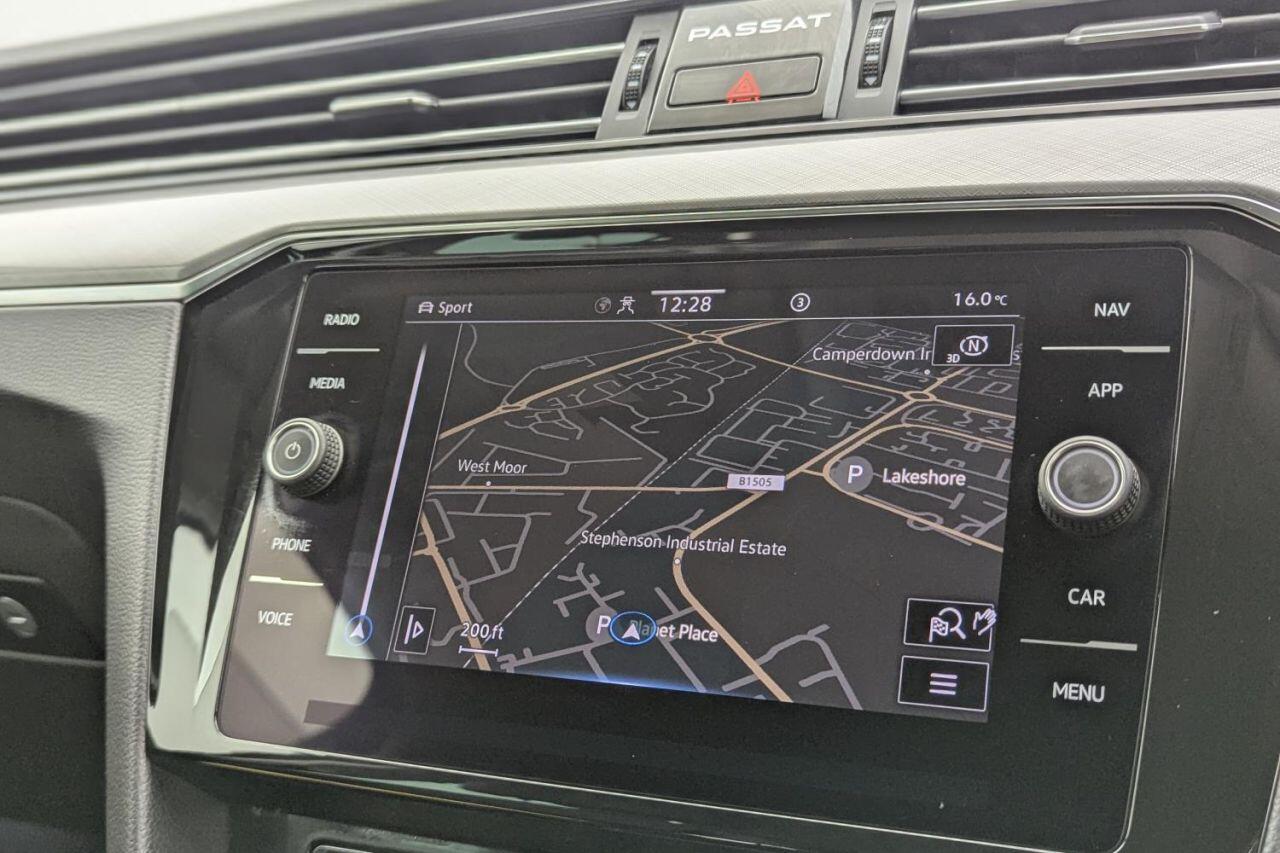 Volkswagen Passat view 13