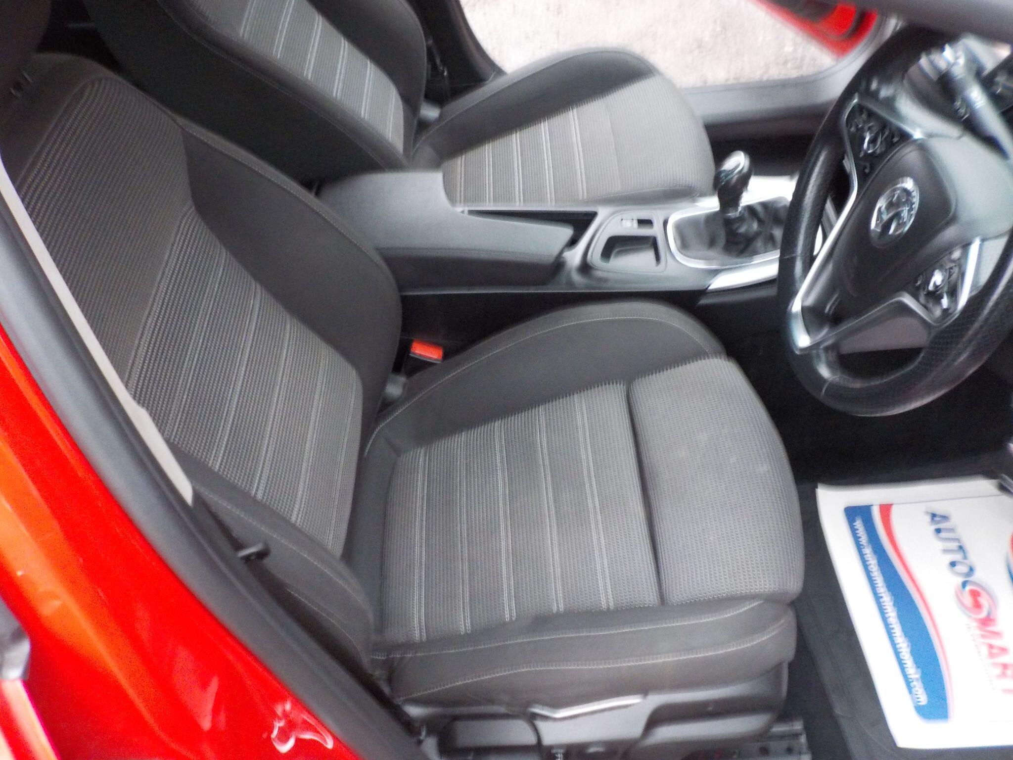 Vauxhall Insignia 1.8 16V SRi Nav Euro 5 5dr