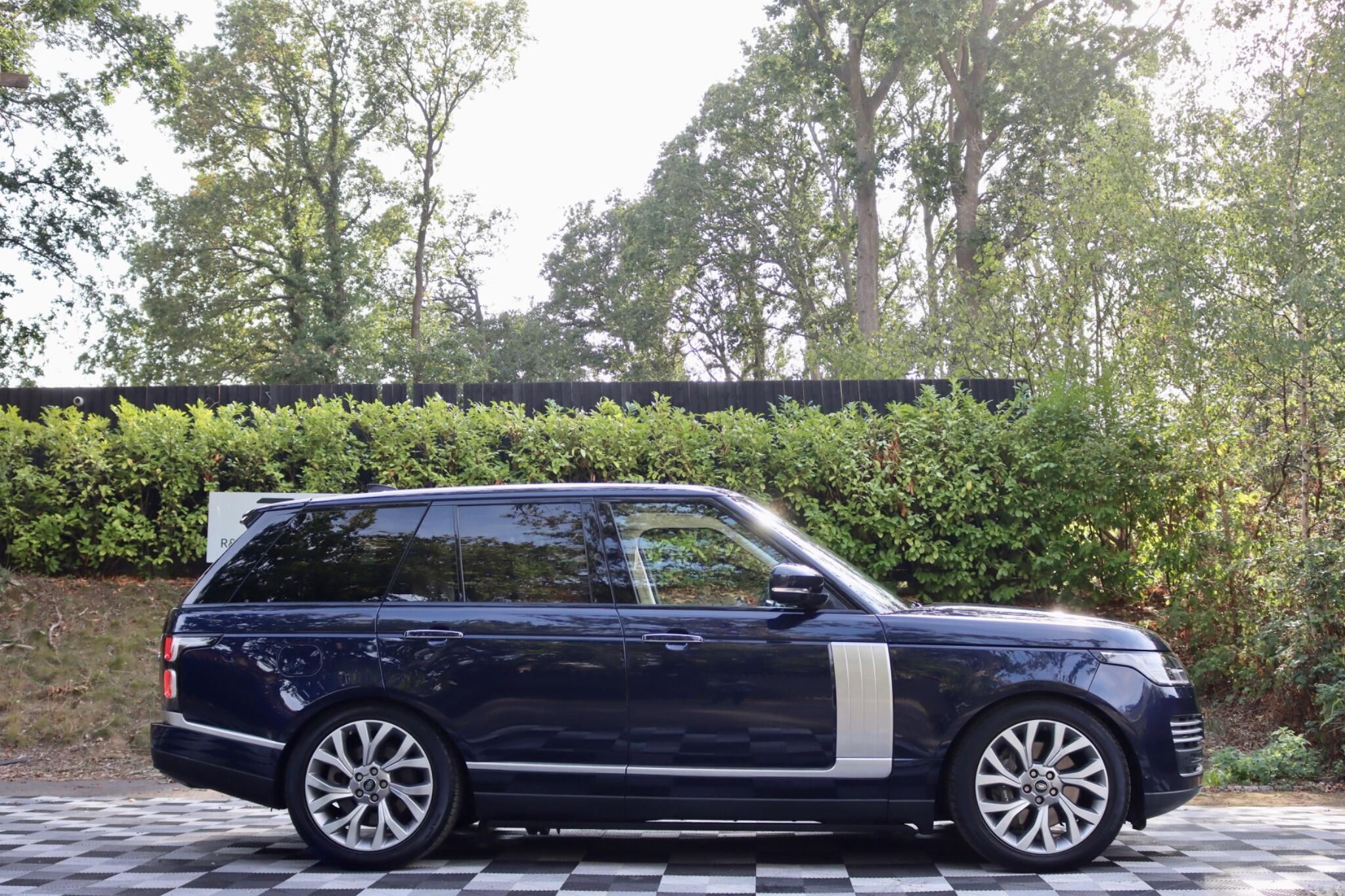 Land Rover Range Rover view 2