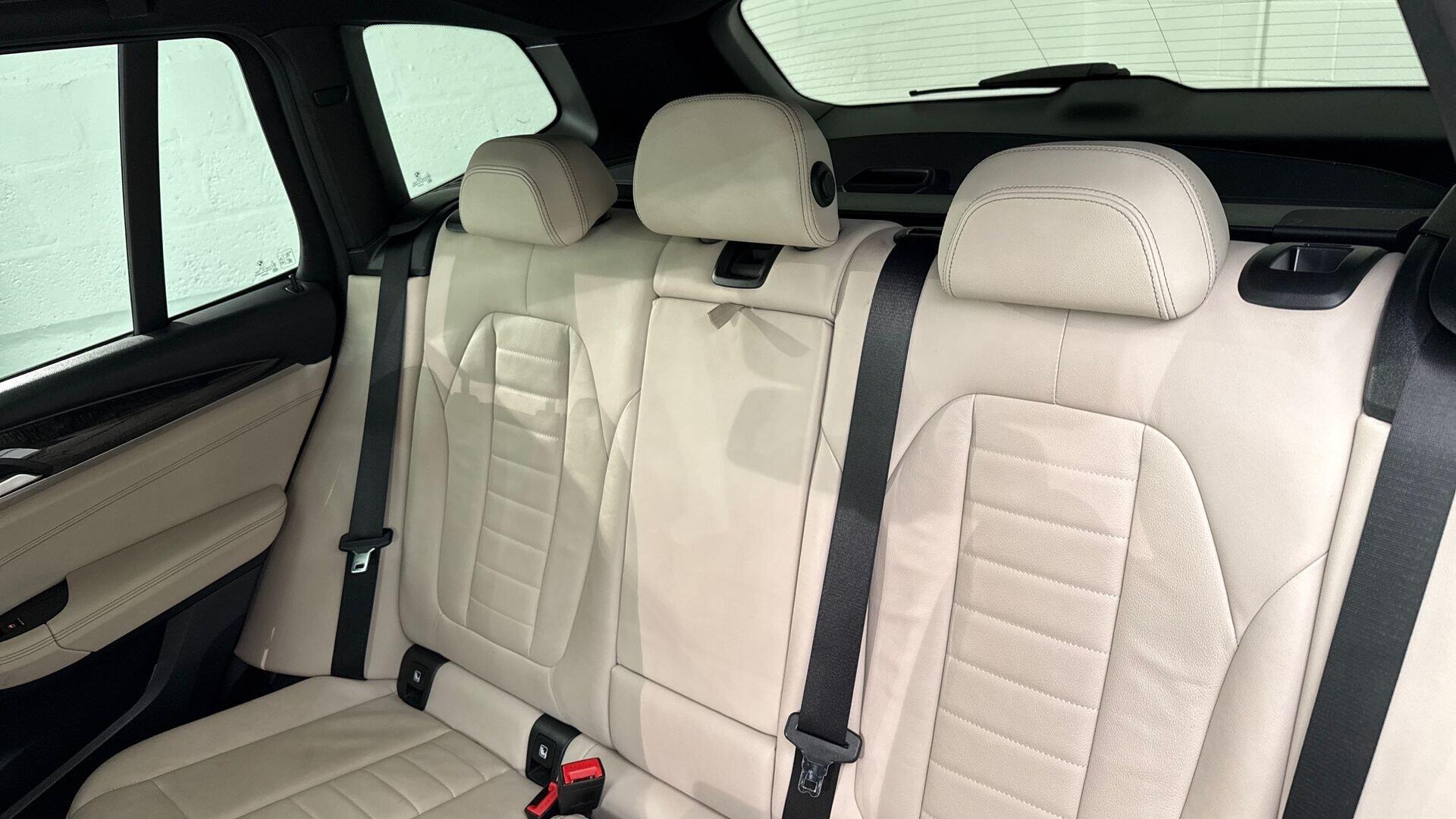 BMW X3 view 12