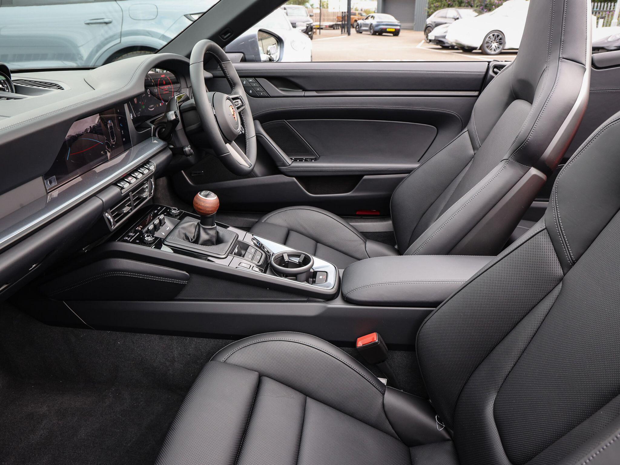 Porsche 911 view 28
