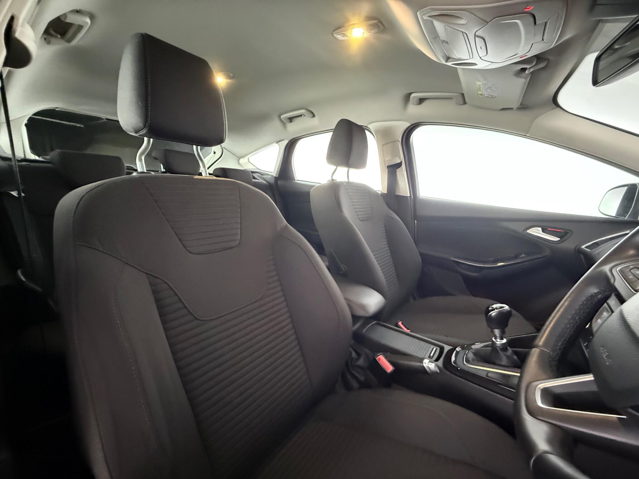 Ford Focus view 29