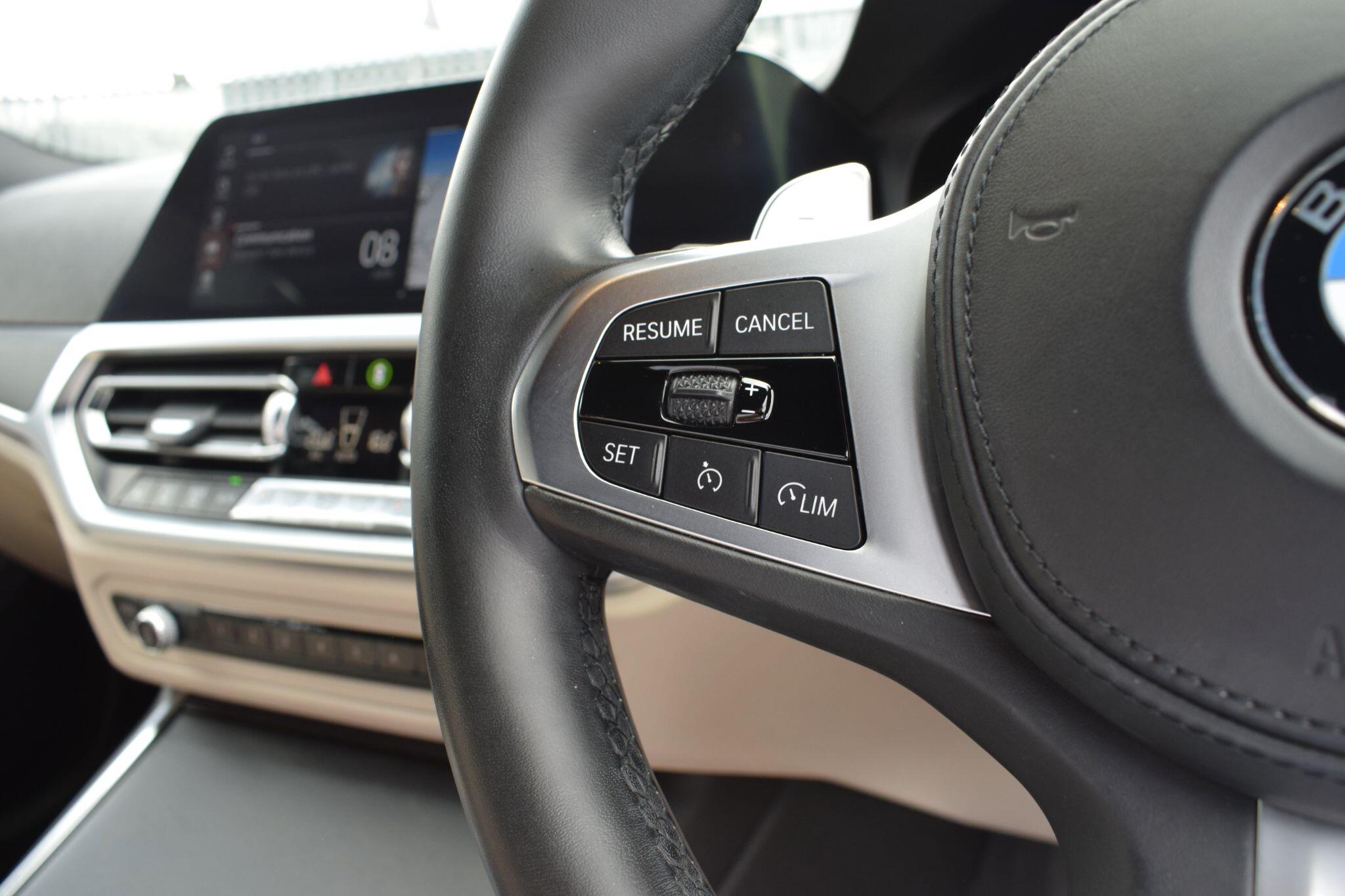 BMW 3 Series view 14