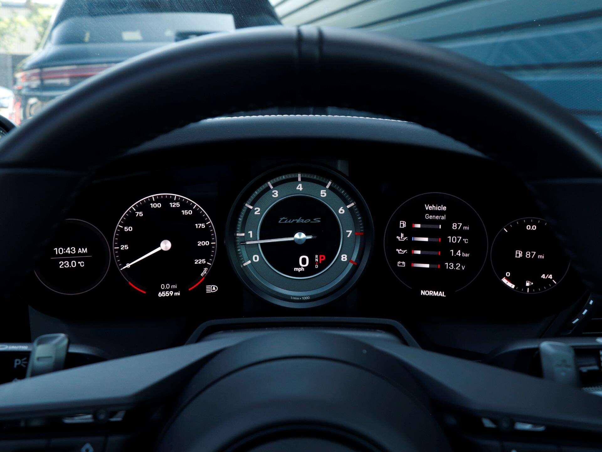 Porsche 911 view 12