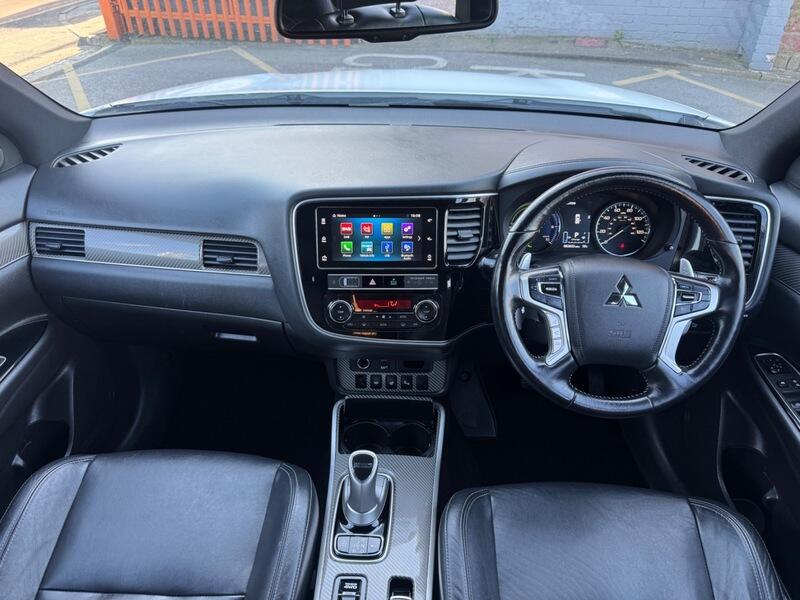 Mitsubishi Outlander view 9