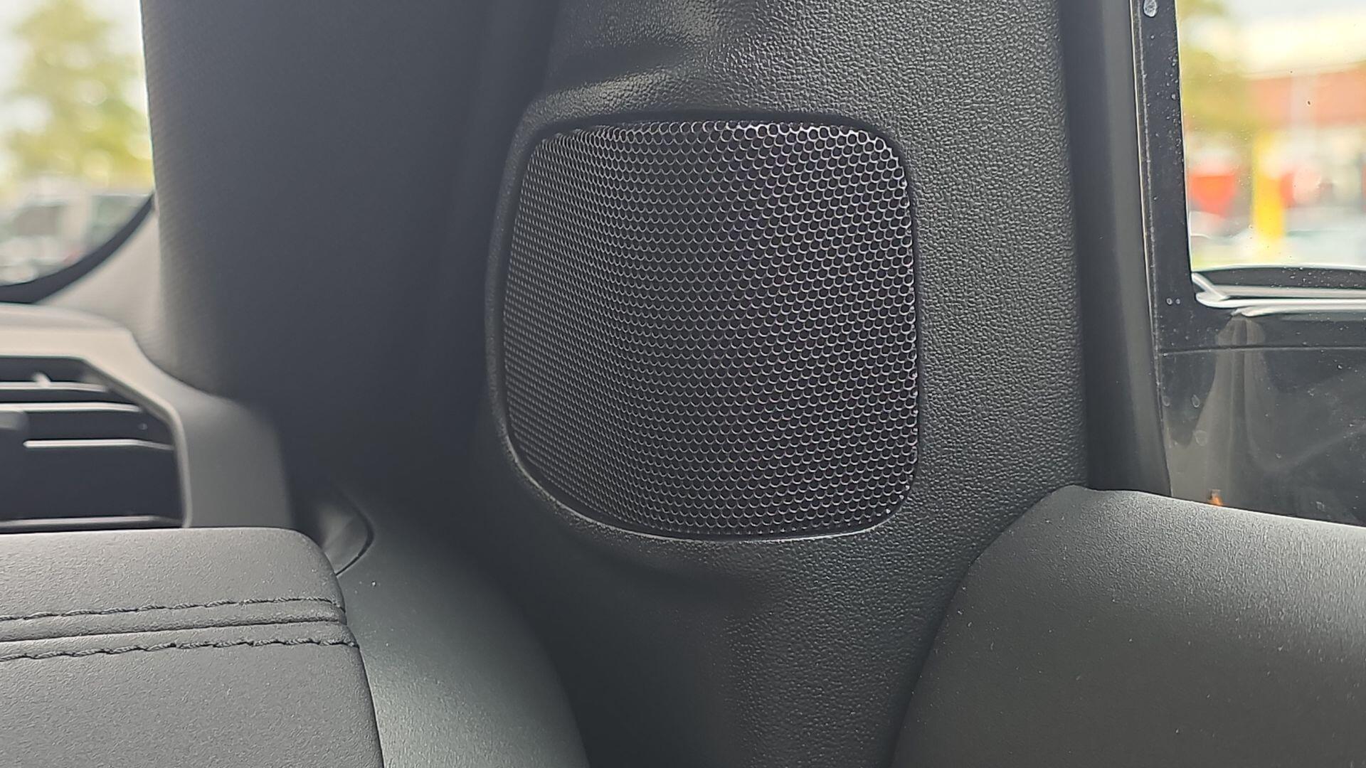 Land Rover Defender view 33