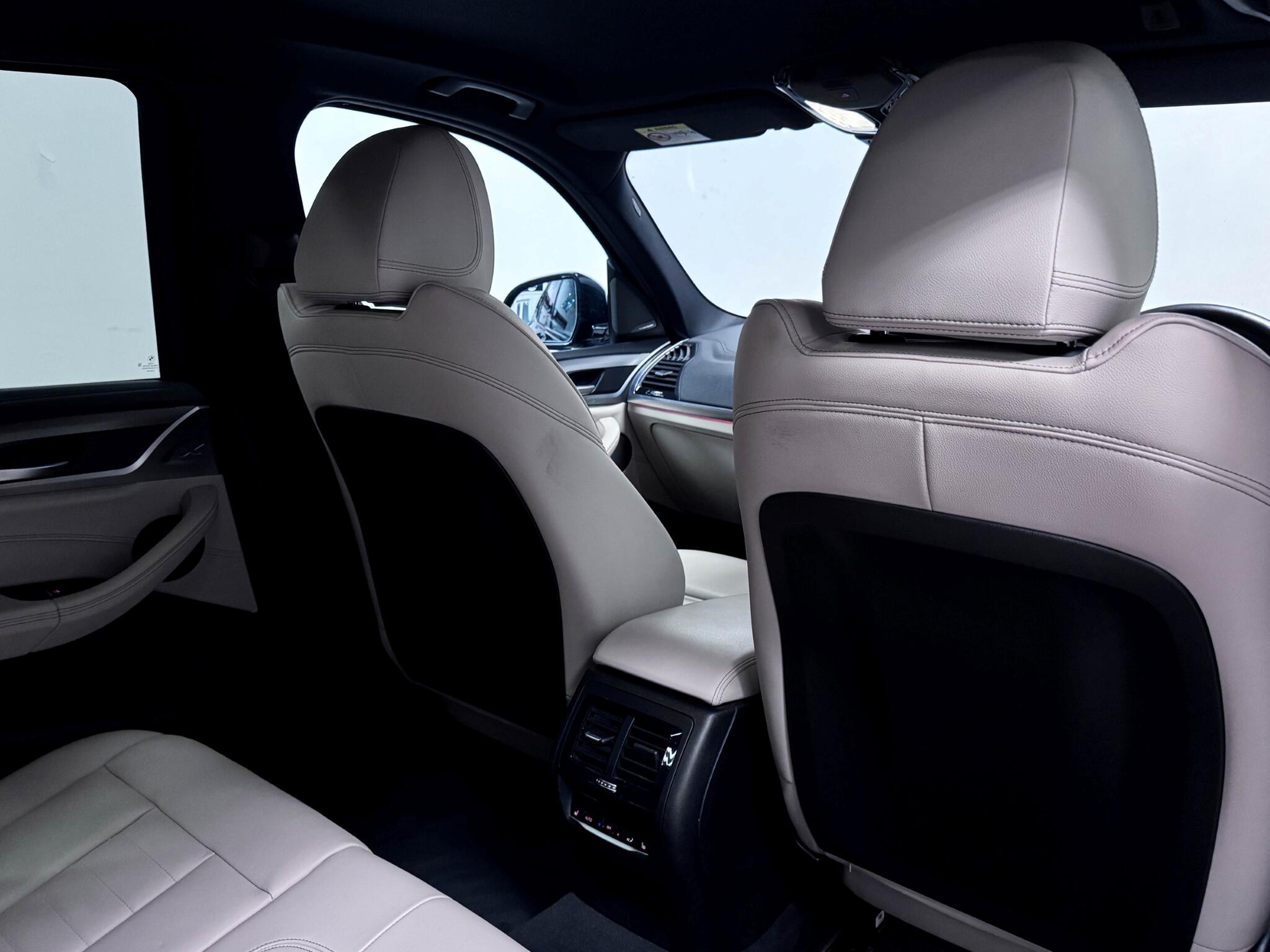 BMW X3 view 11