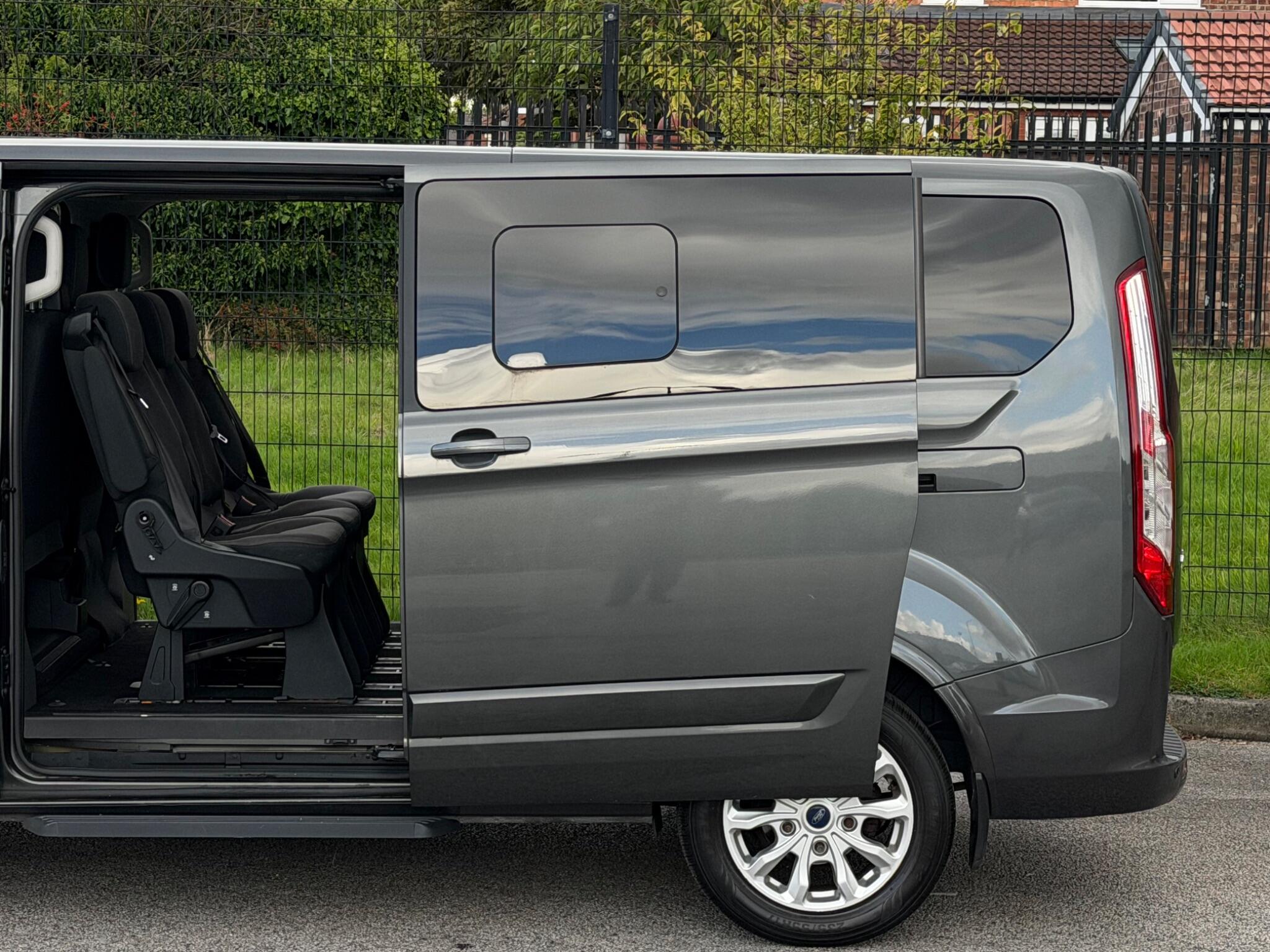 Ford Tourneo Custom view 9