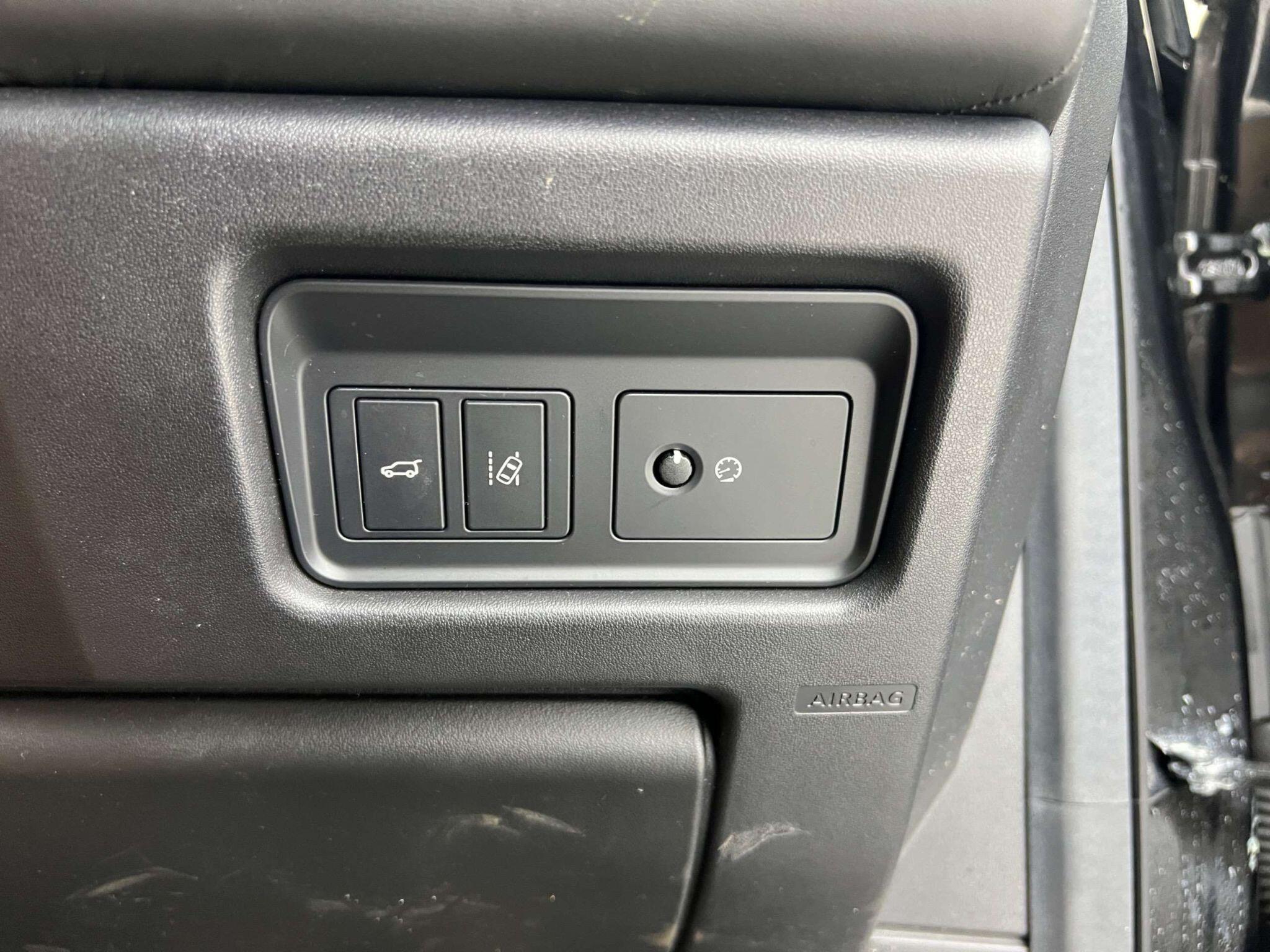 Land Rover Discovery Sport view 21