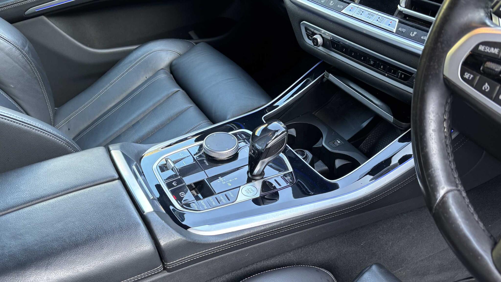 BMW X5 view 8