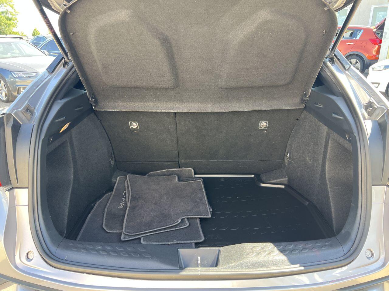 Toyota C-HR view 9