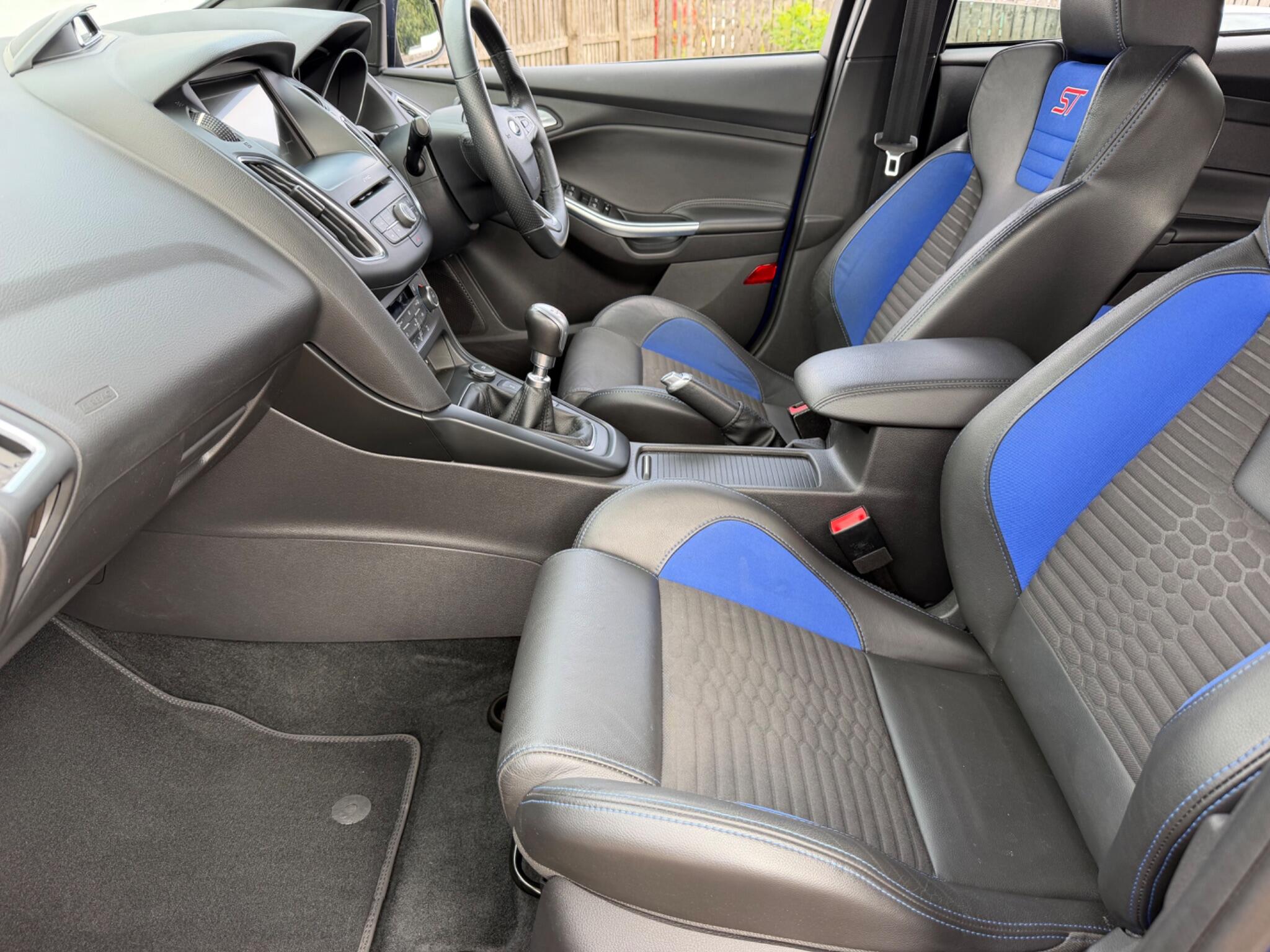 Ford Focus view 31