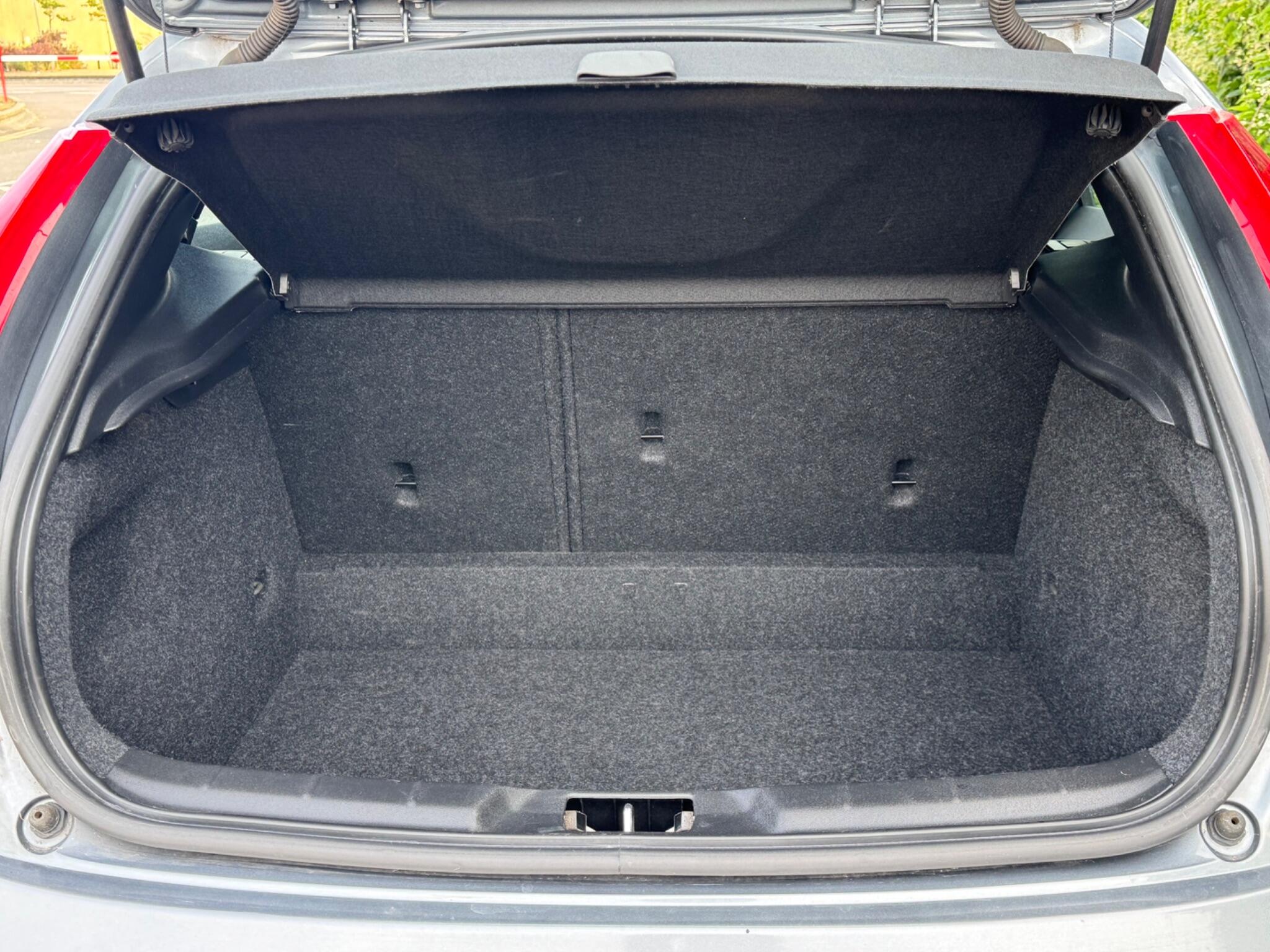 Volvo V40 view 33