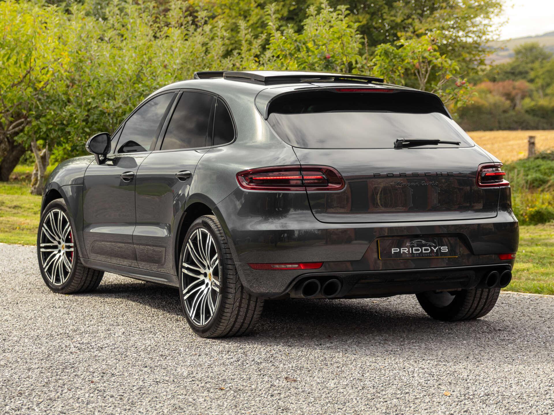 Porsche Macan view 3