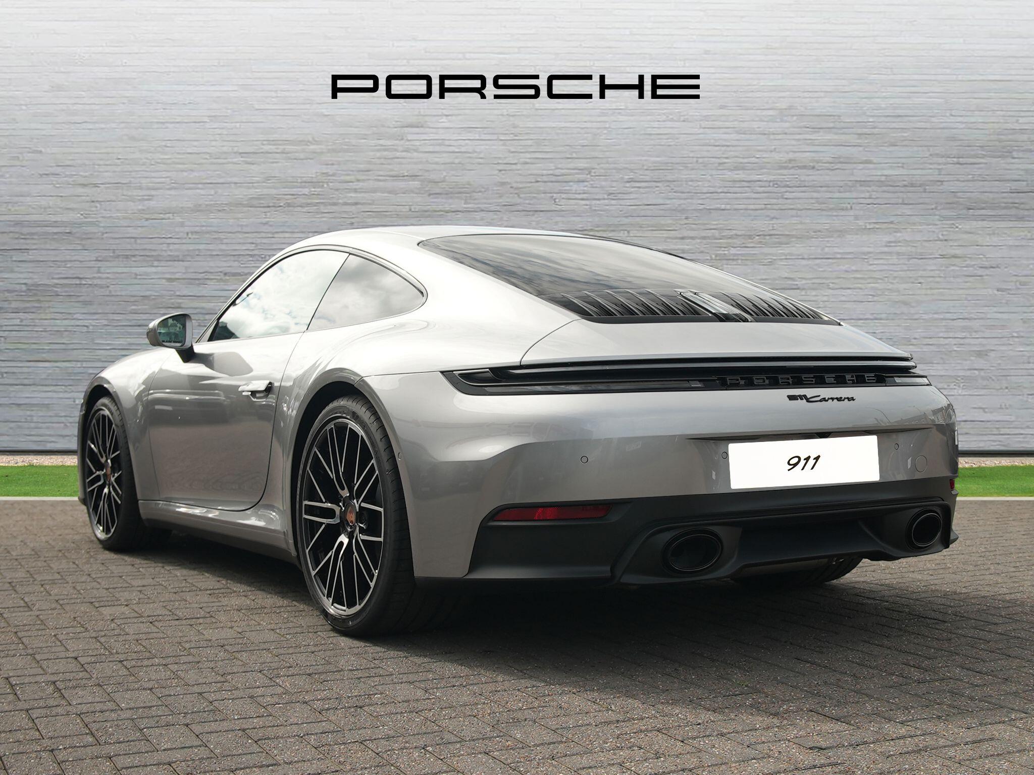 Porsche 911 view 4