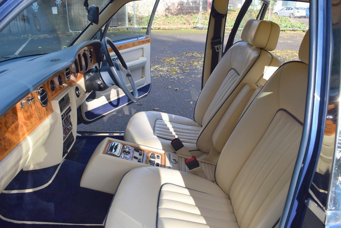 Rolls-Royce Silver Spirit view 21