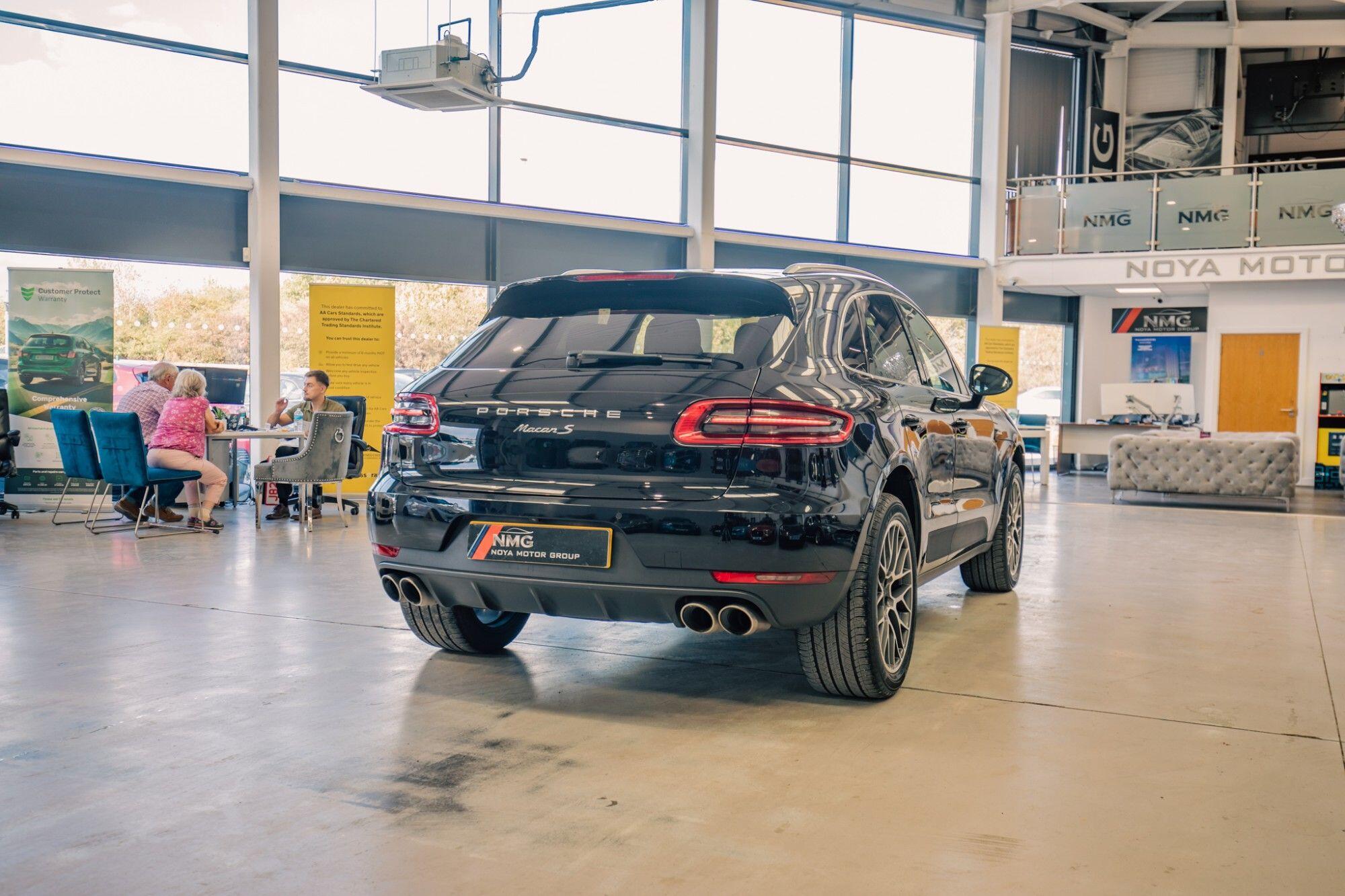 Porsche Macan view 31
