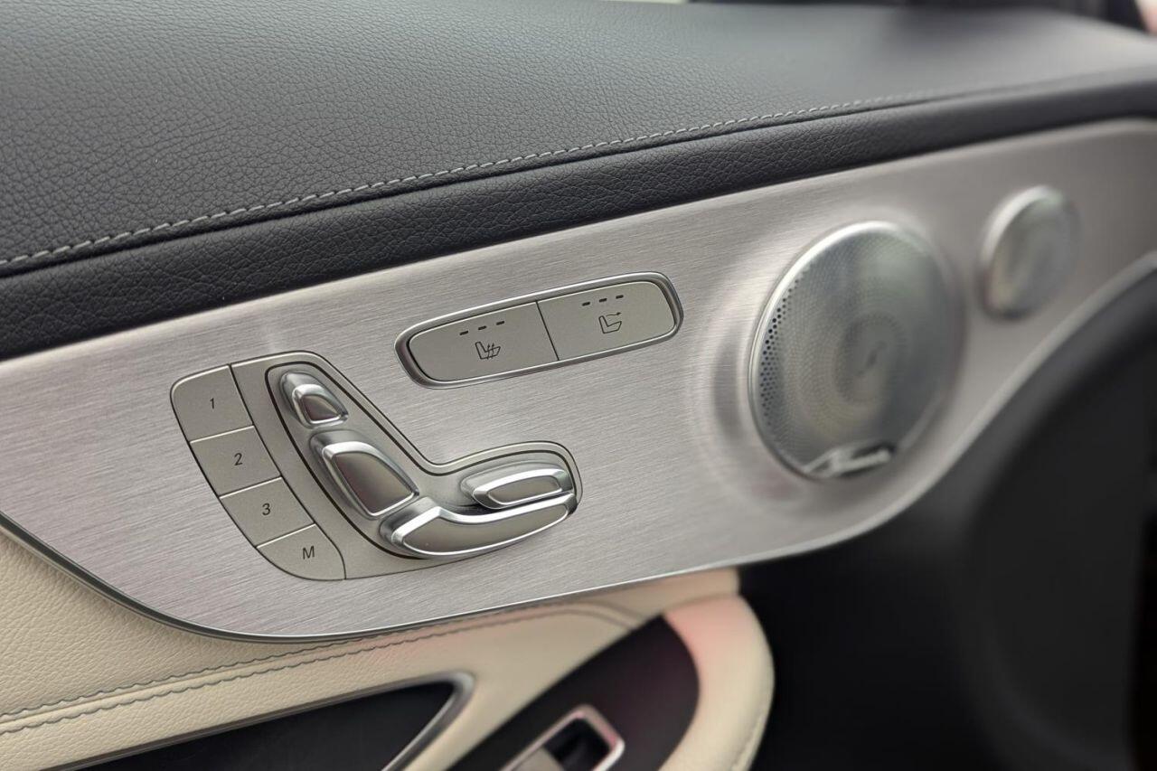 Mercedes-Benz C-Class view 31