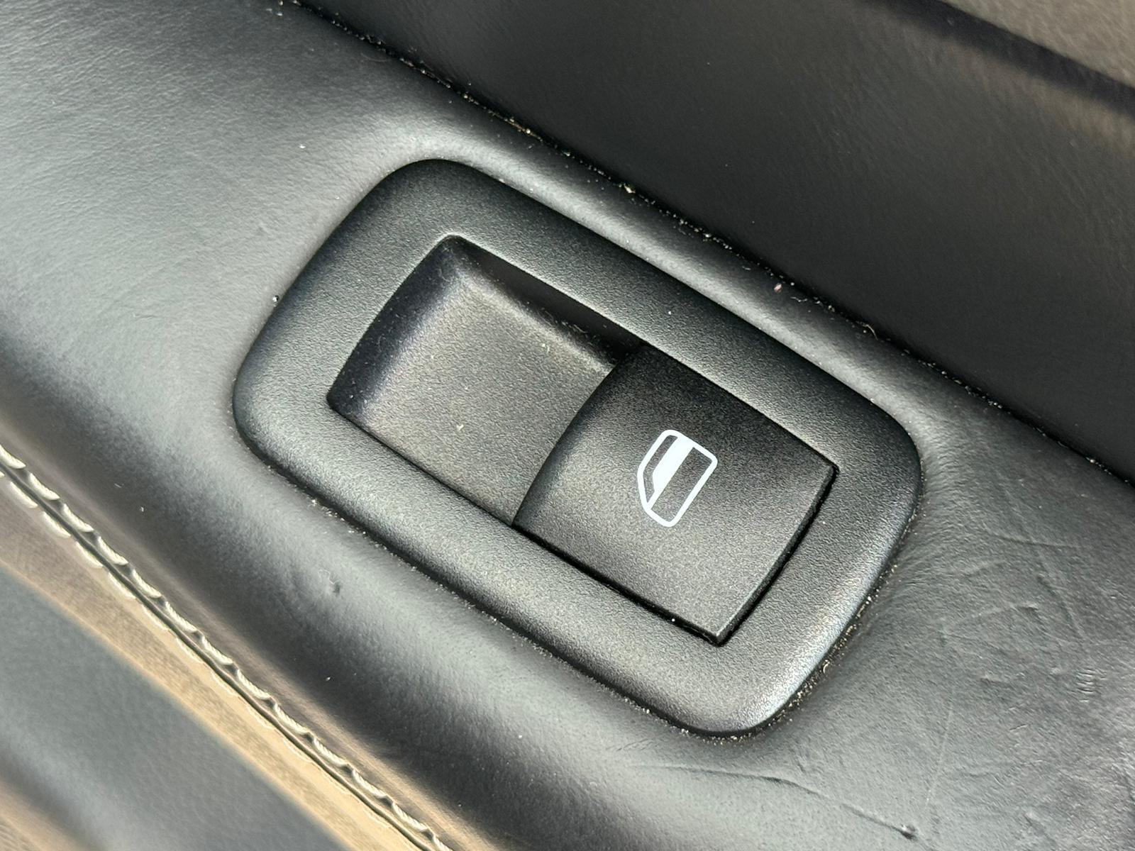Jeep Grand Cherokee view 33