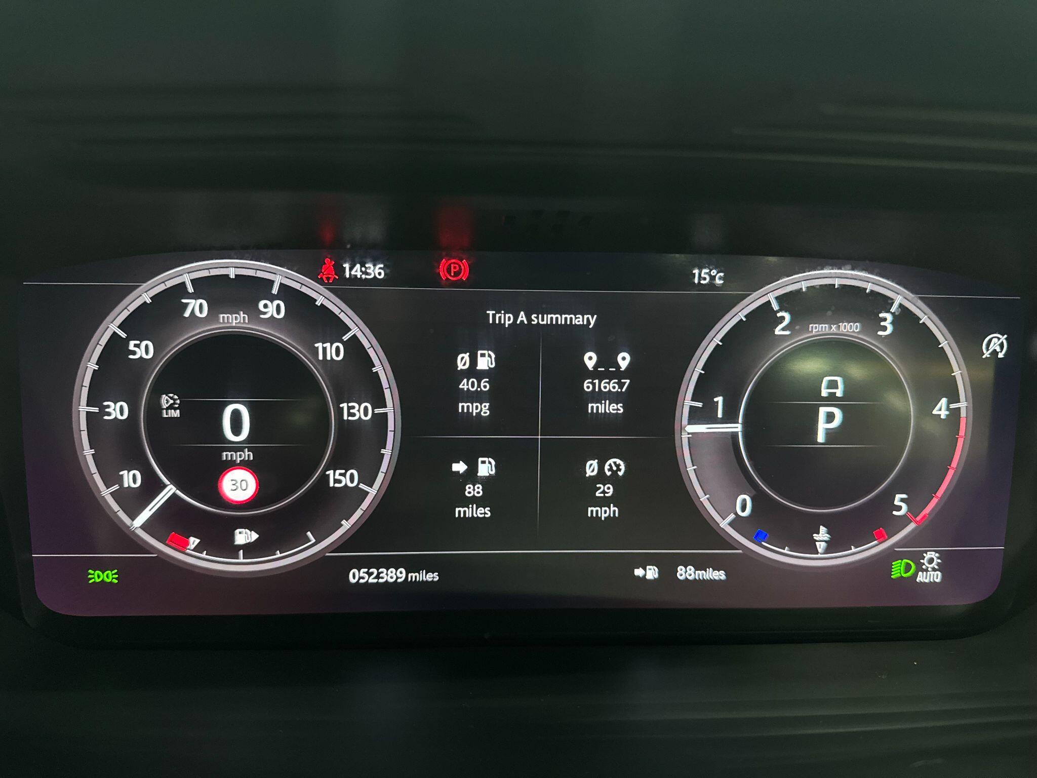 Land Rover Discovery Sport view 34