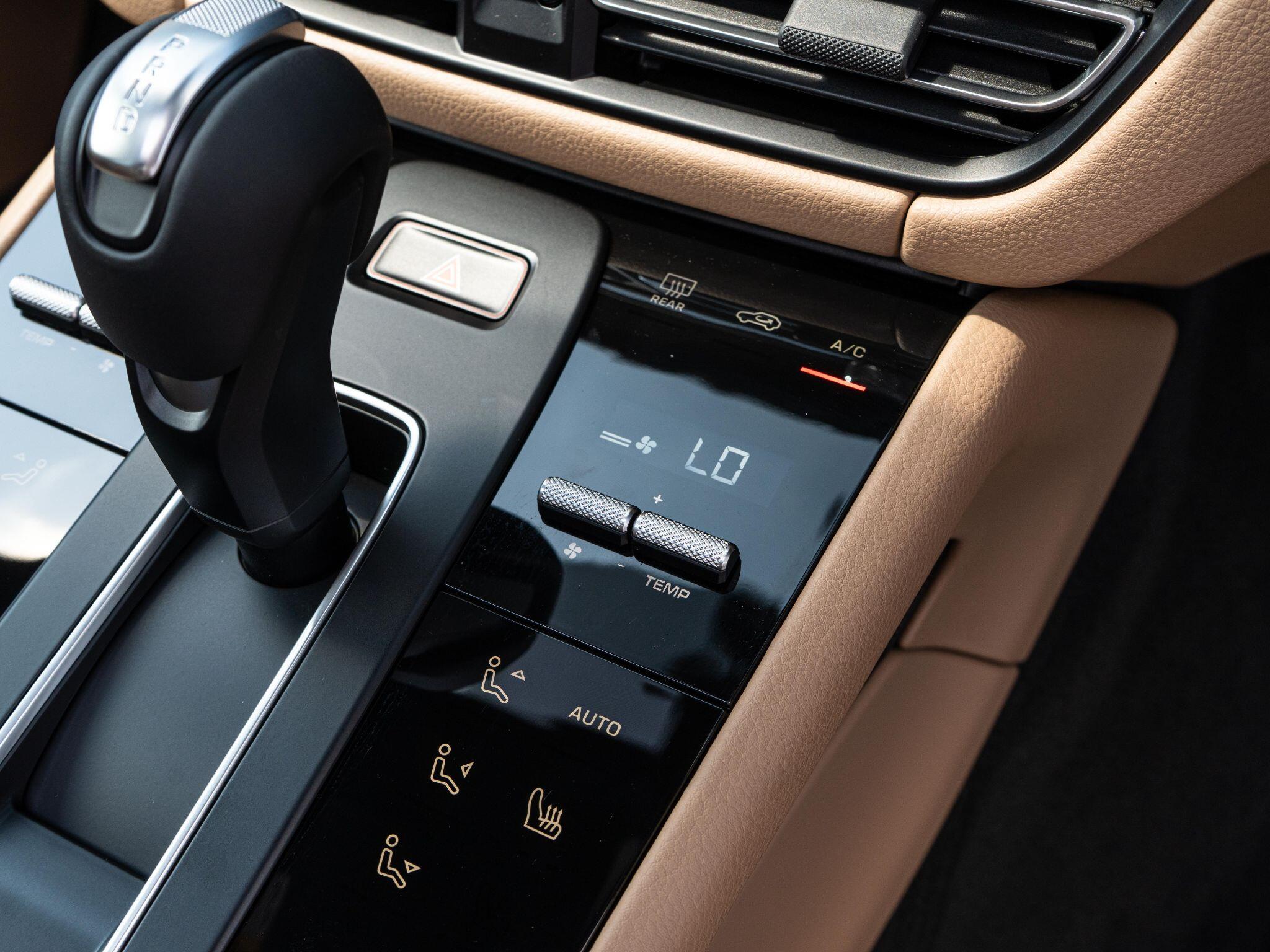 Porsche Macan view 33