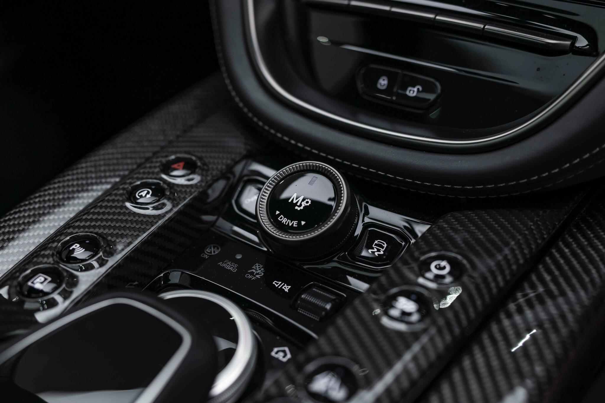 Aston Martin DBX view 40