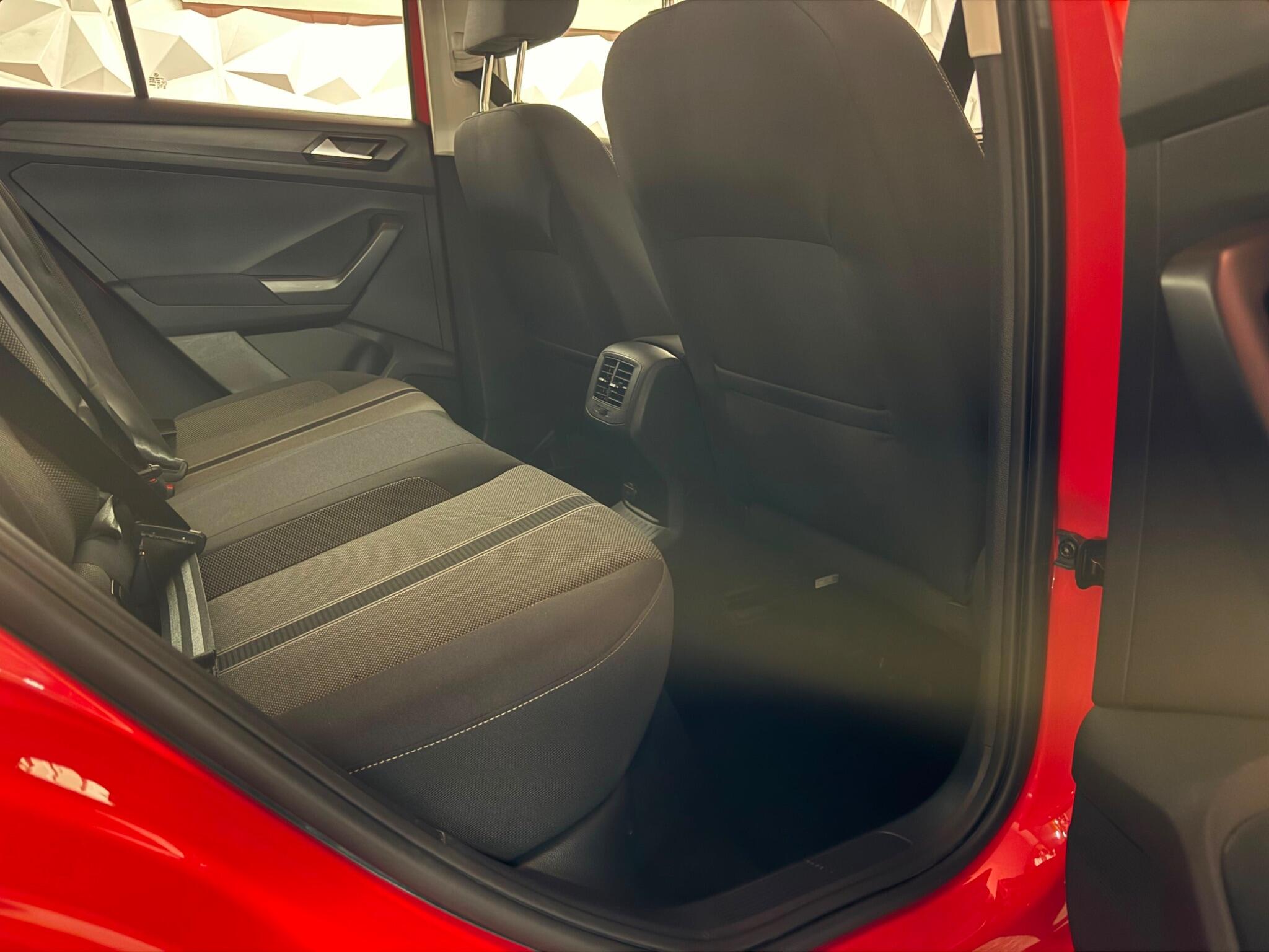 Volkswagen T-Roc view 16