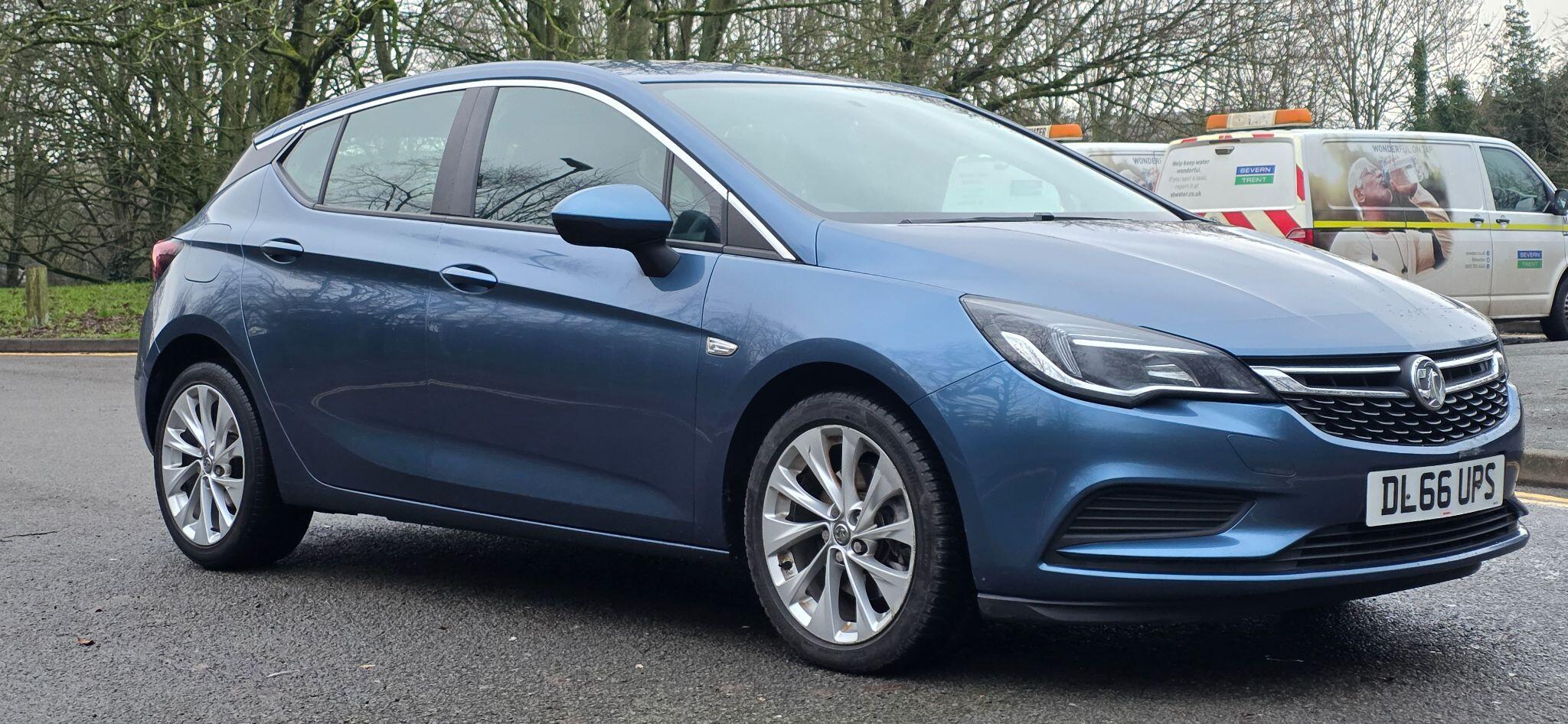2016 Vauxhall Astra 1.6 CDTi BlueInjection Design Euro 6 (s/s) 5dr • 78,100 miles image 3