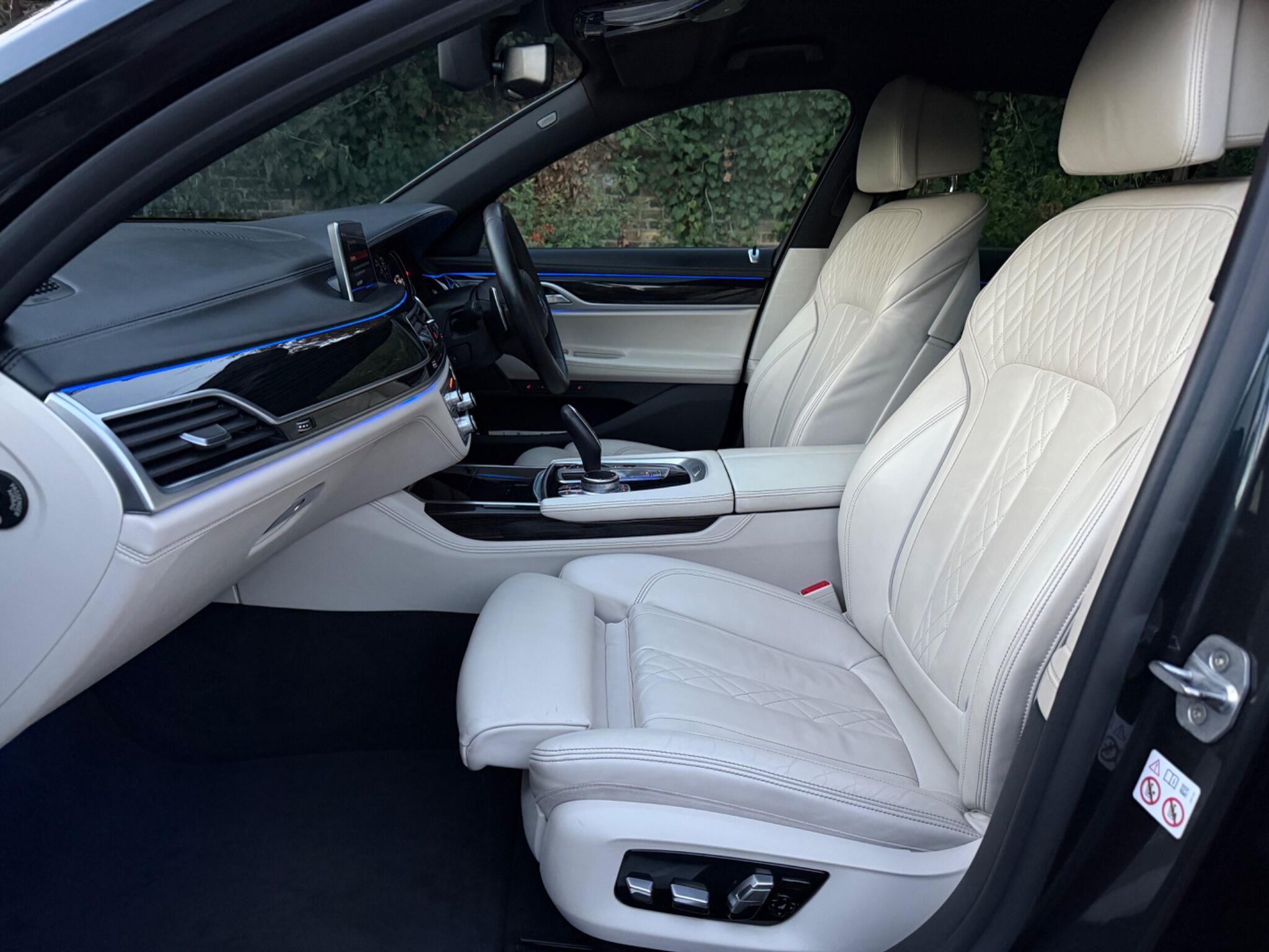 BMW 7 Series view 47