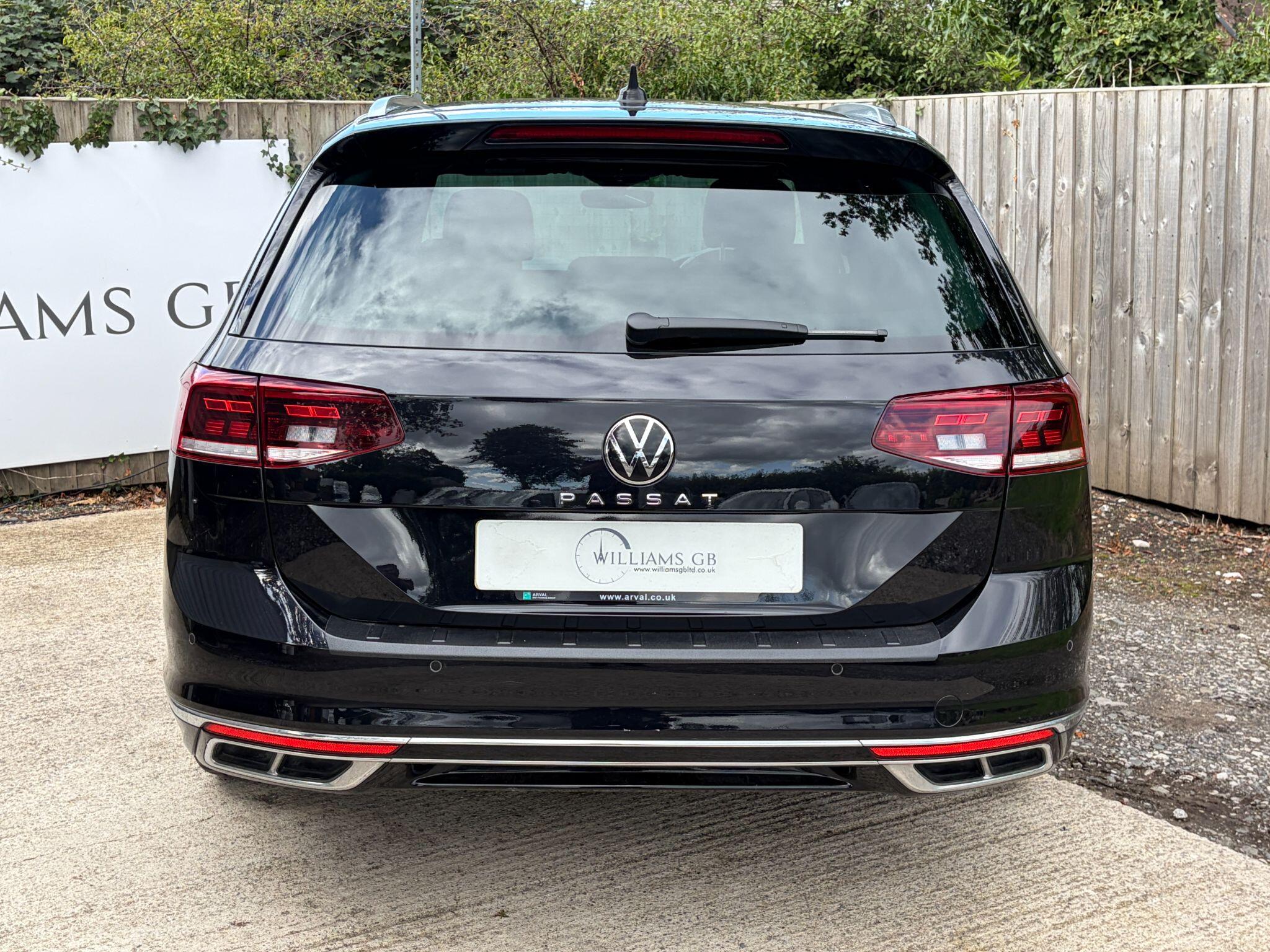 Volkswagen Passat view 4