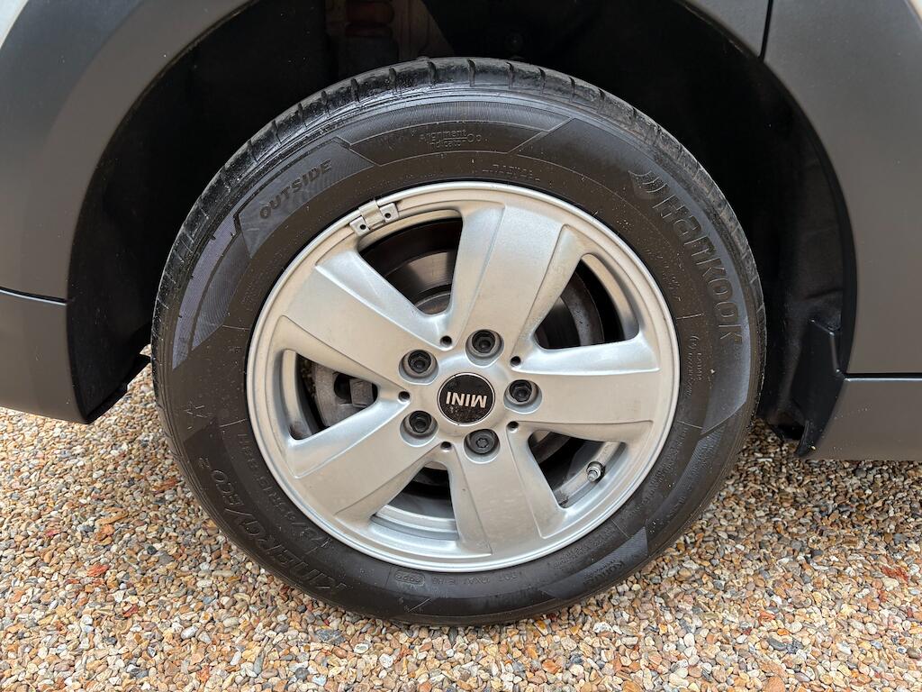 Mini Hatch view 38