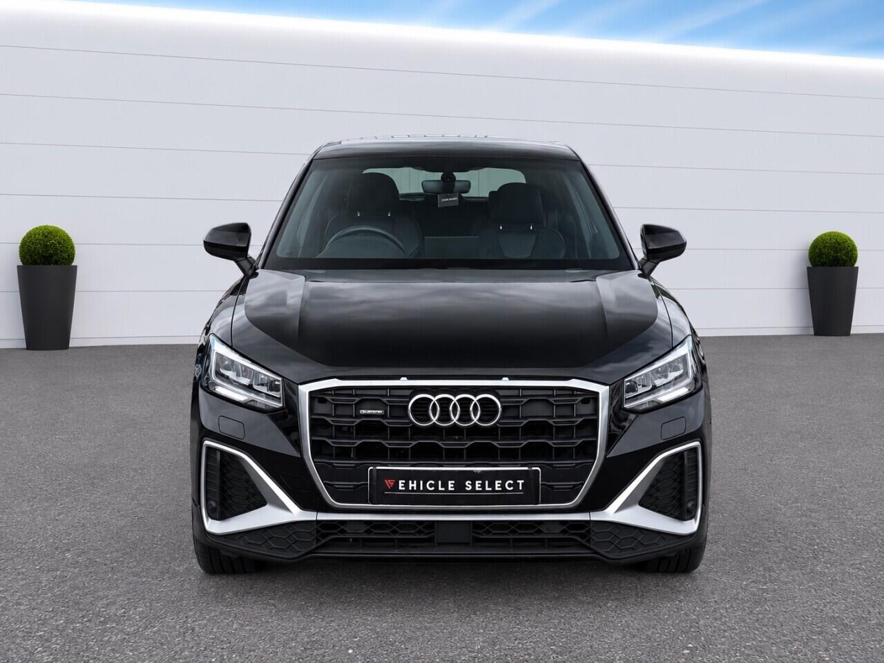 Audi Q2 view 5