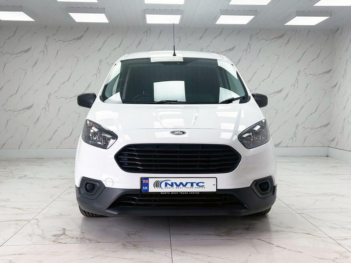 Ford Transit Courier view 5