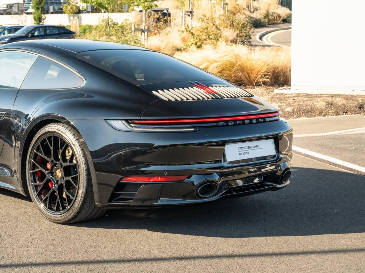 Porsche 911 view 8