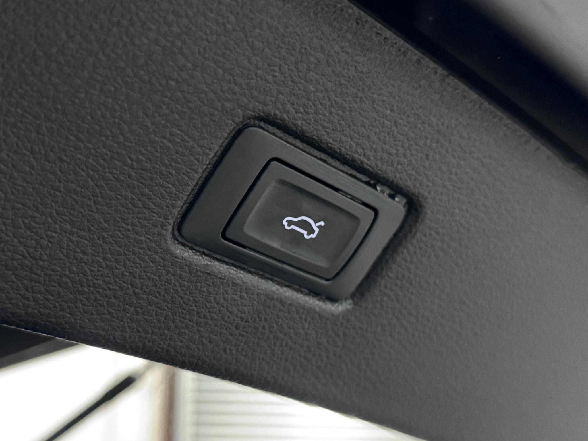 Audi Q7 view 9