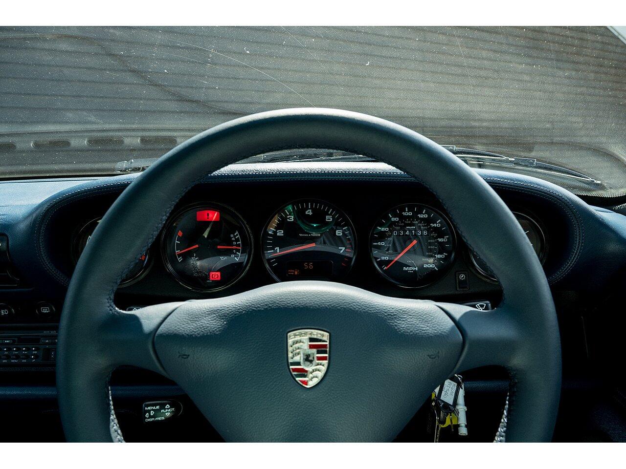 Porsche 911 view 32